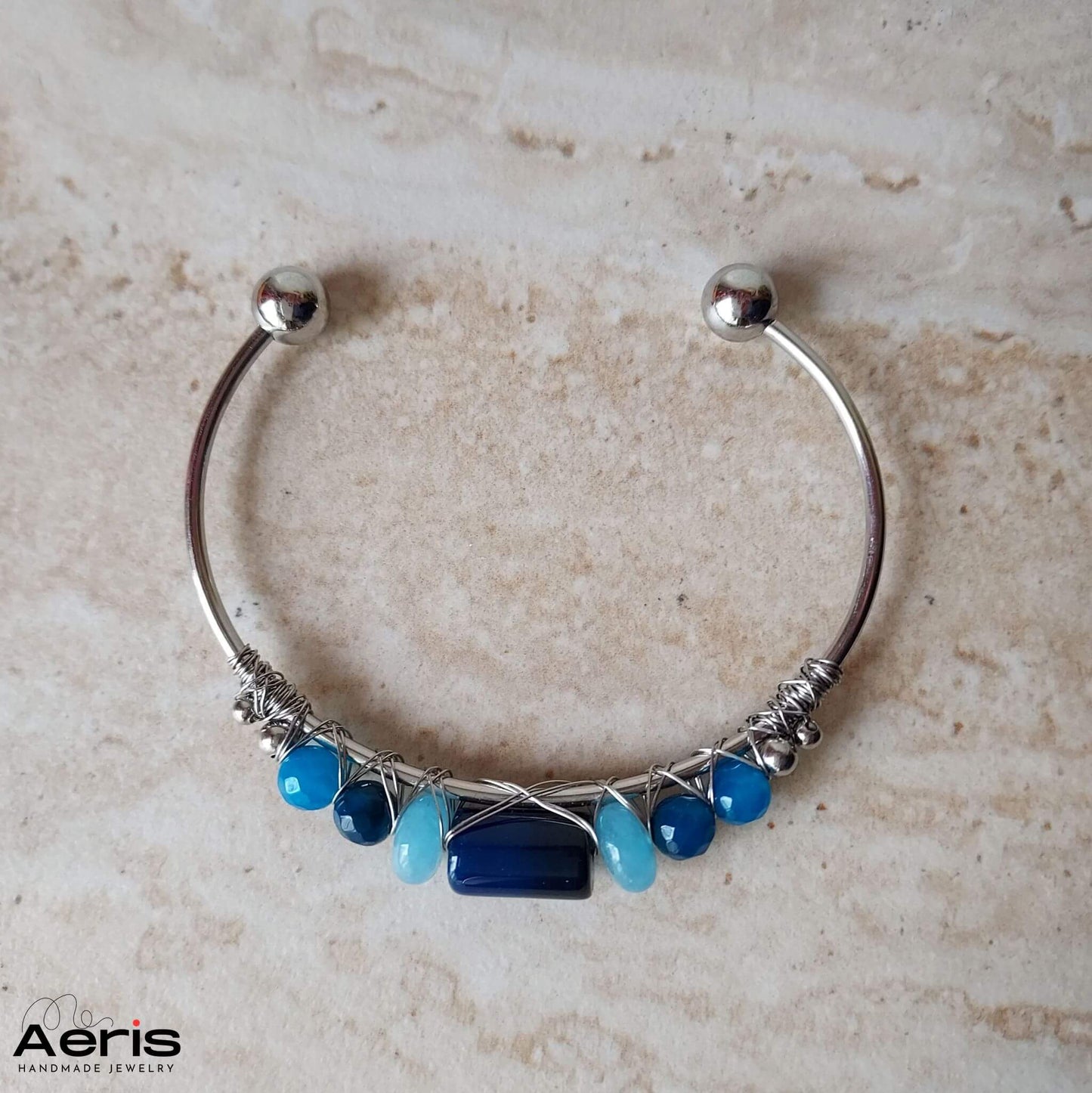 Bratara reglabila tip bangle cu pietre semipretioase albastre