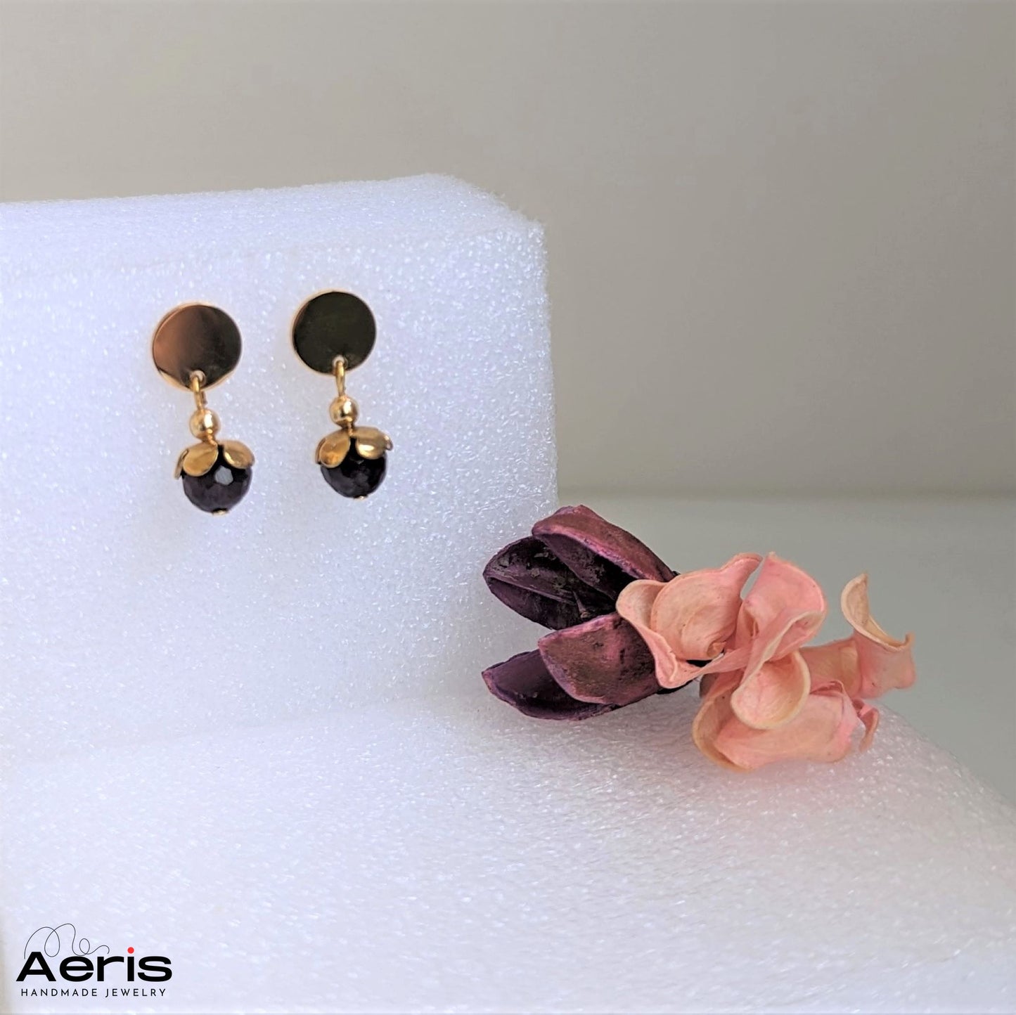 cercei studs din inox auriu pe suport