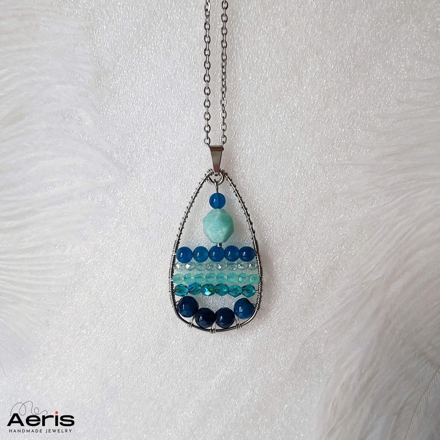 Pandantiv handmade cu amazonit, agate si cristale albastre