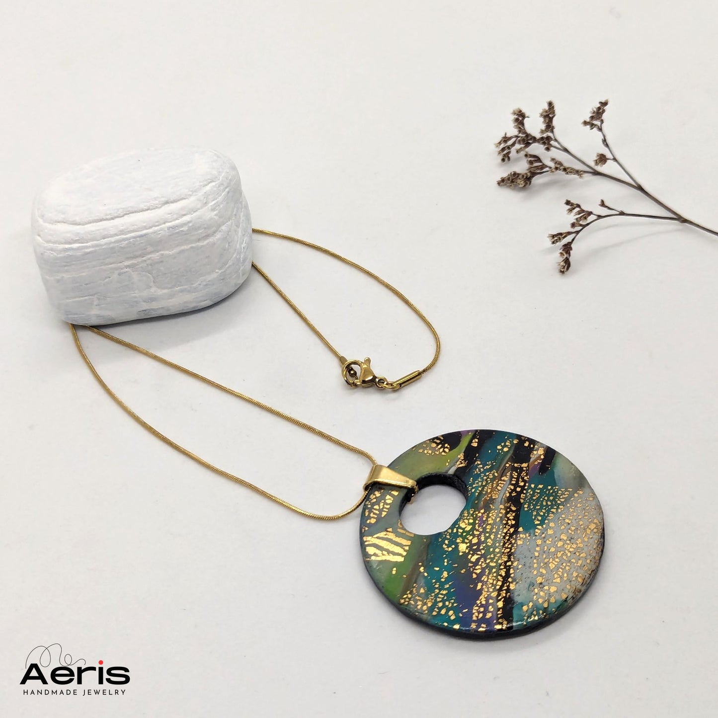 Pandantiv cu lut polimeric si foita de aur