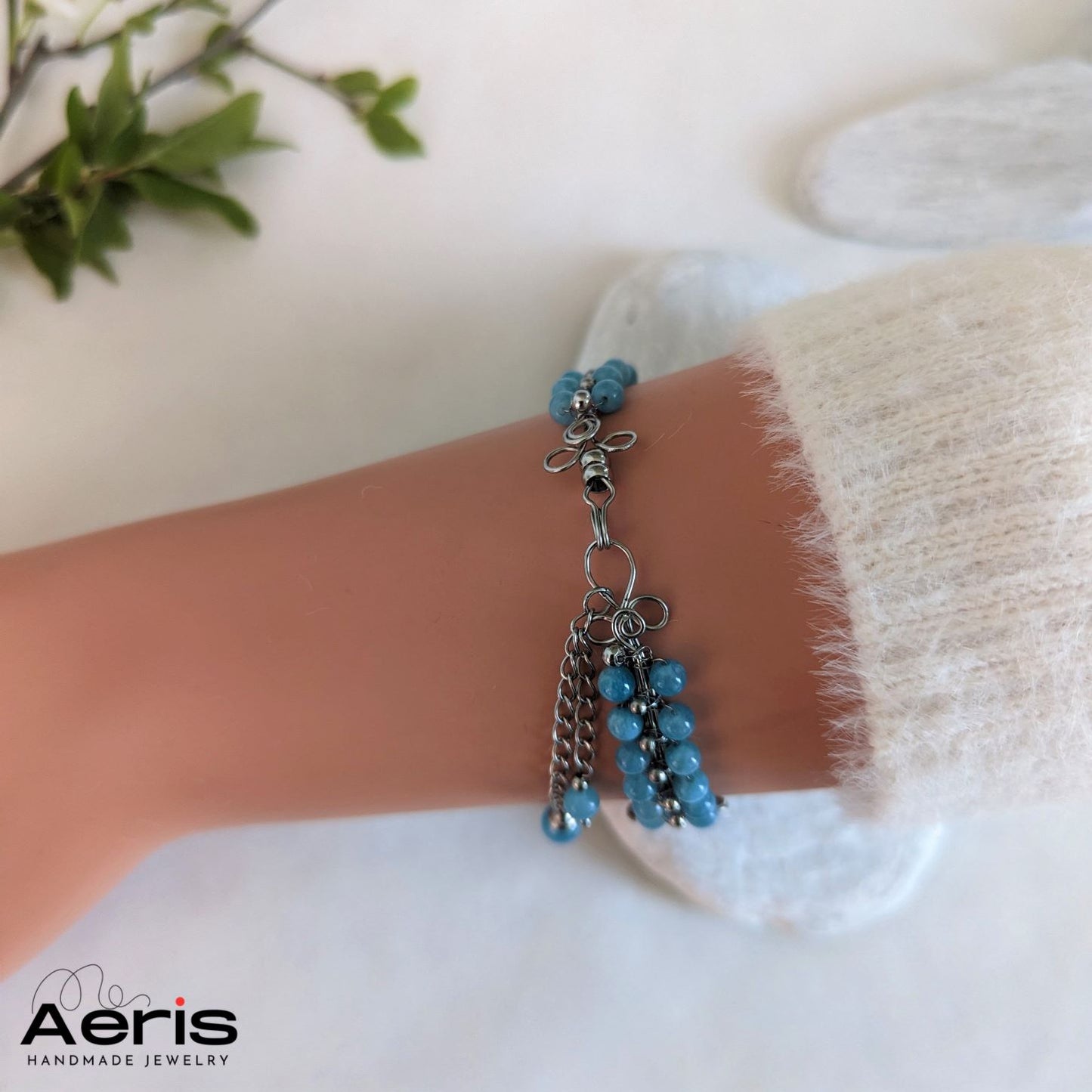 Bratara handmade cu margele semipretioase albastru deschis