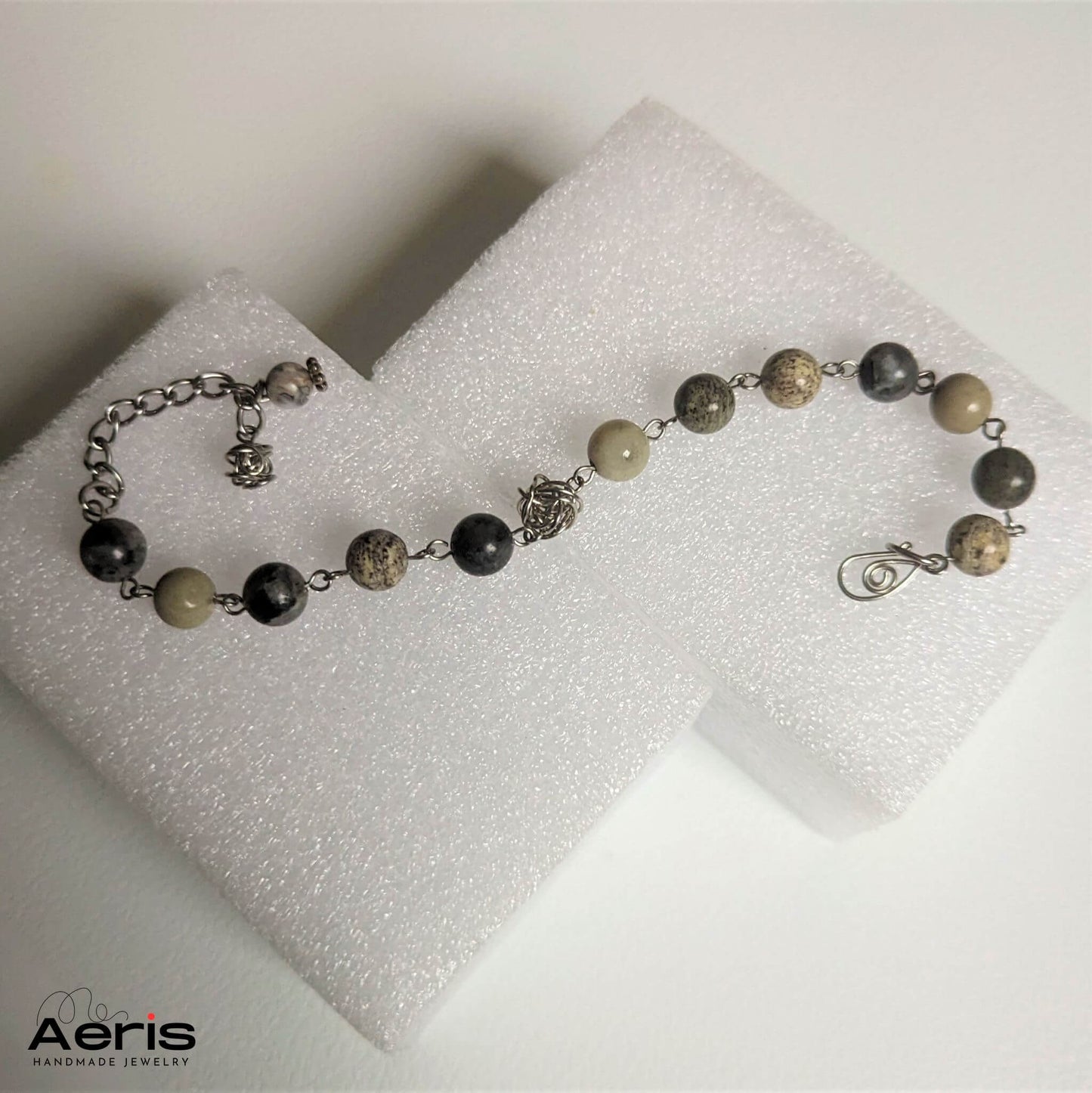 Bratara handmade cu jasp in culori neutre