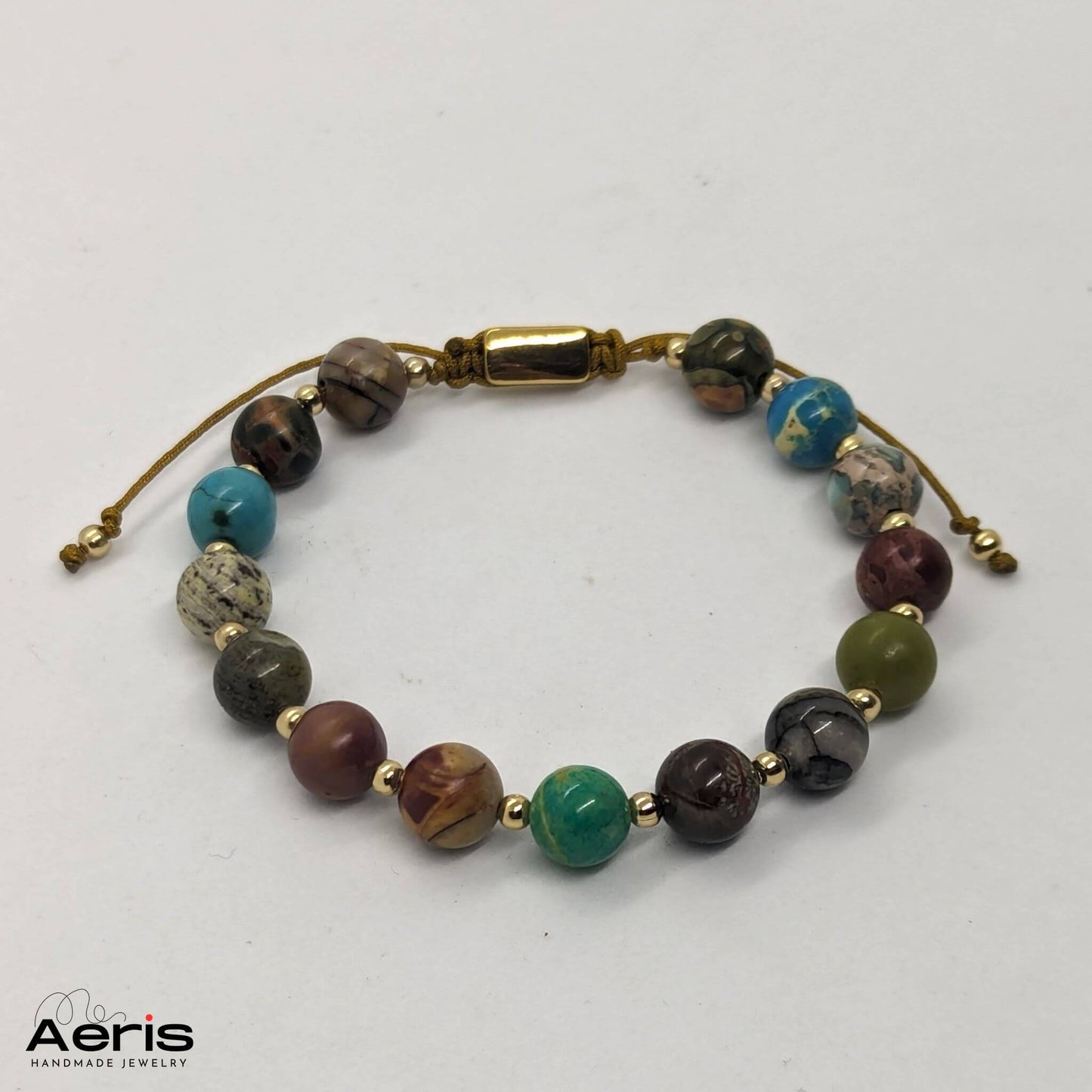 Bratara cu pietre semipretoase pe snur