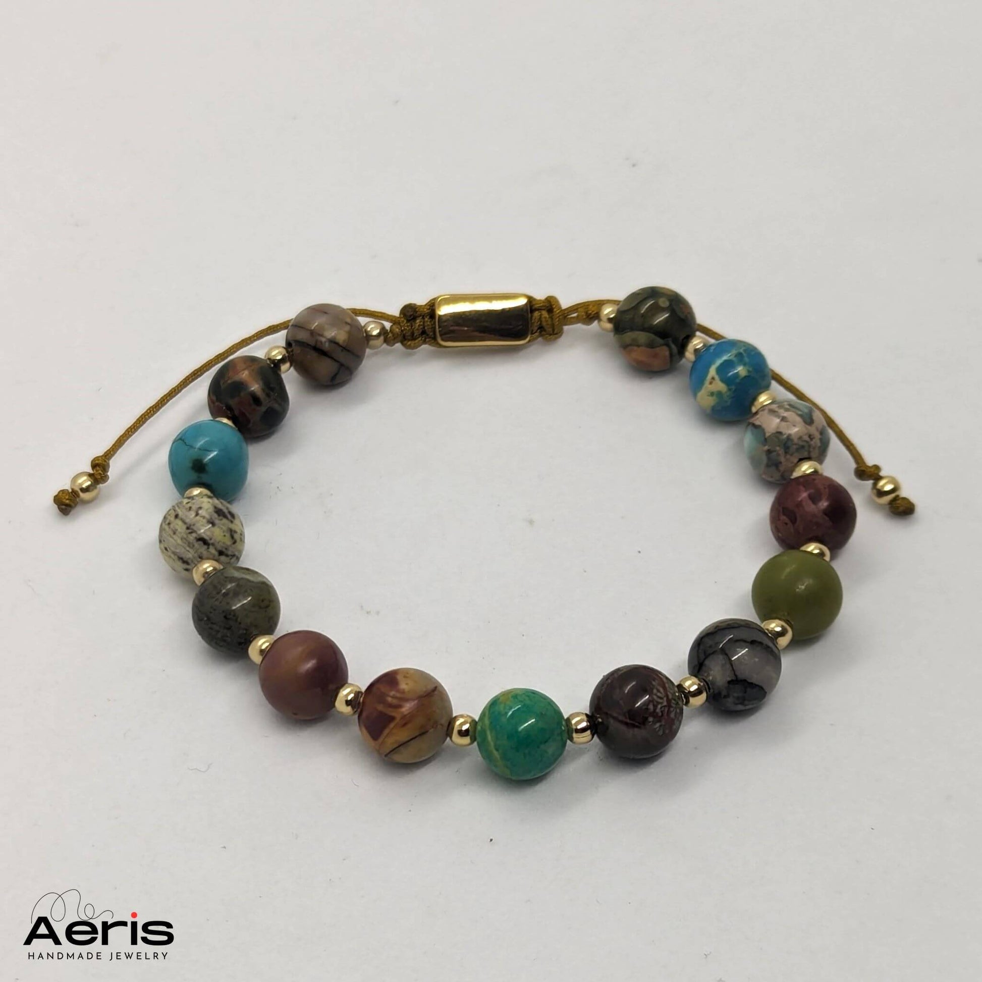 Bratara cu pietre semipretoase pe snur