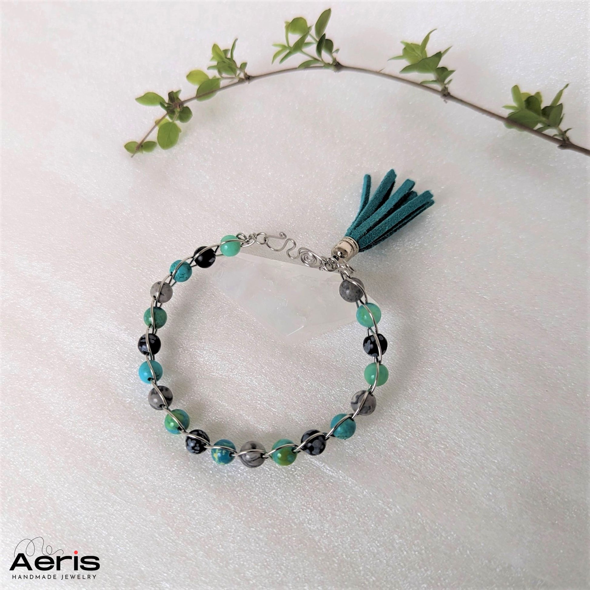 bratara handmade cu ciucure turcoaz