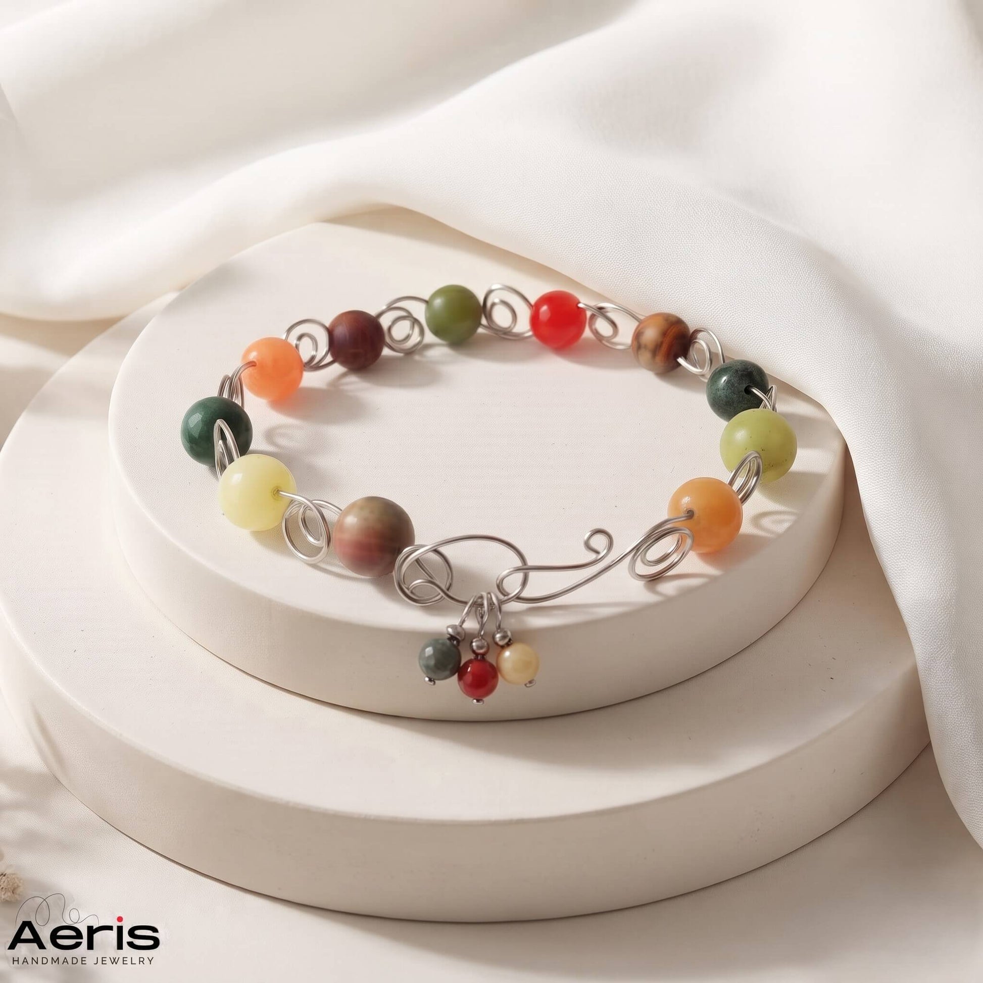Sistem de inchidere handmade din sarma de inox si charmuri colorate la bratara cu agate naturale