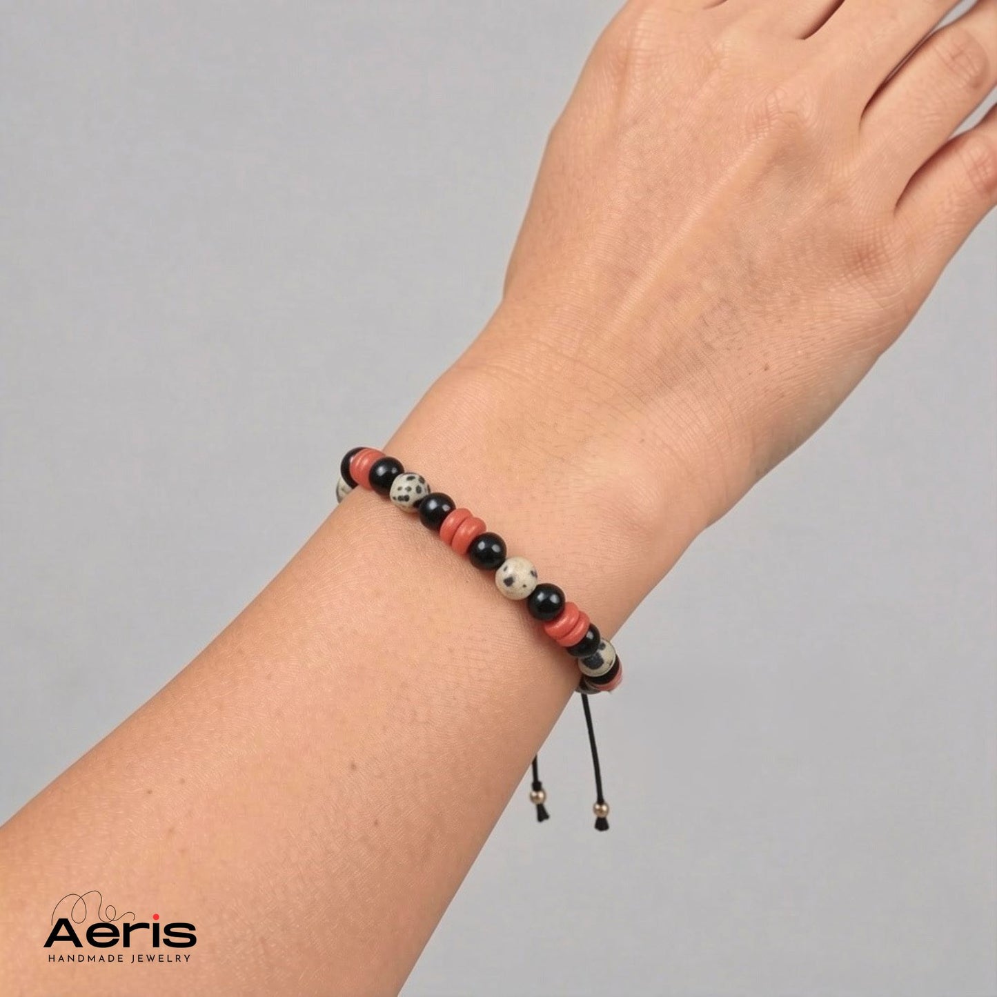 Bratara handmade pe mana 