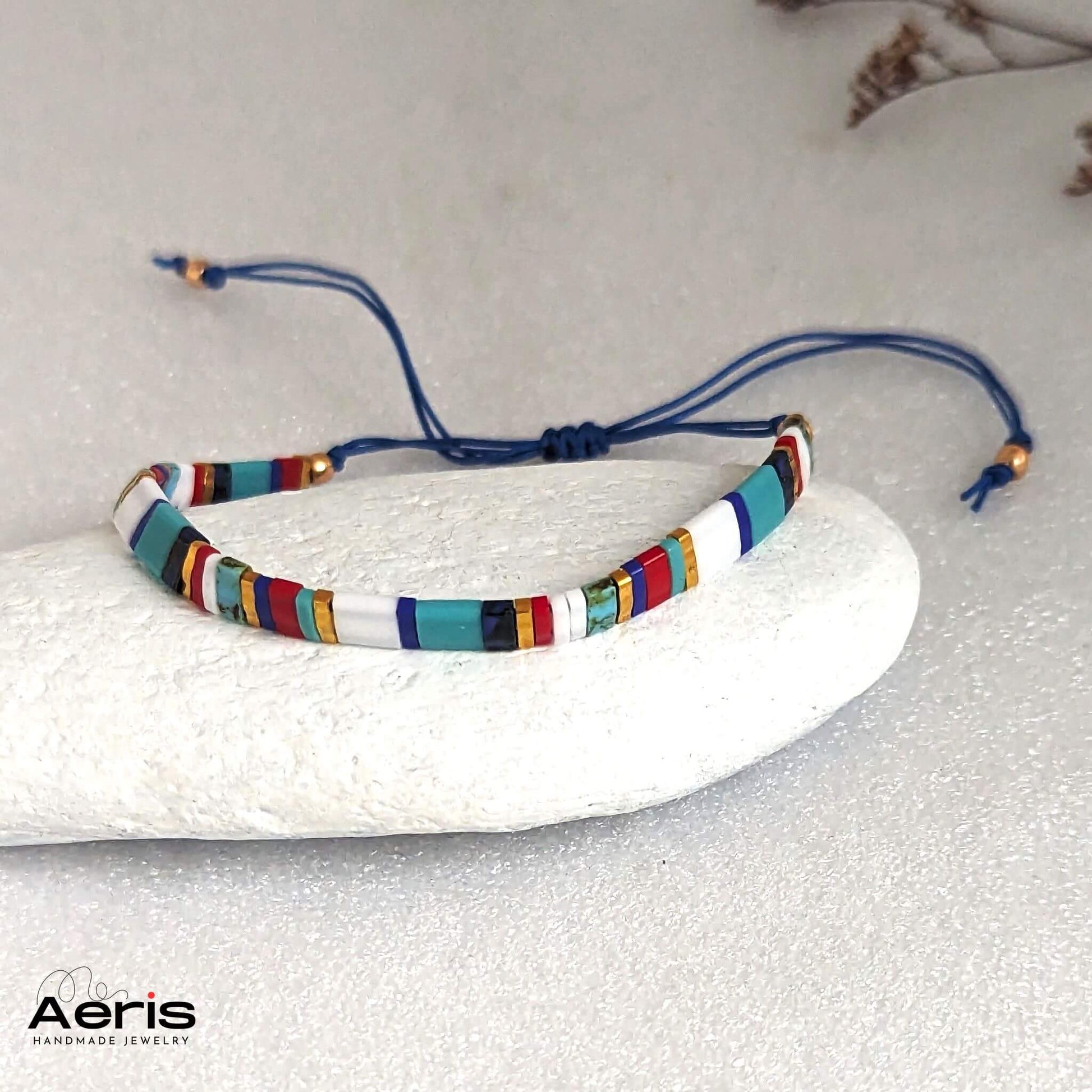 Bratara handmade multicolora, pe snur
