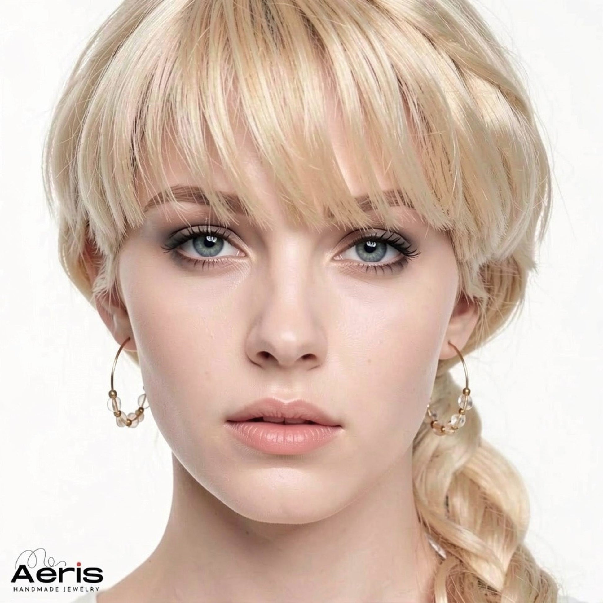 Cercei eleganti si feminini, pe model
