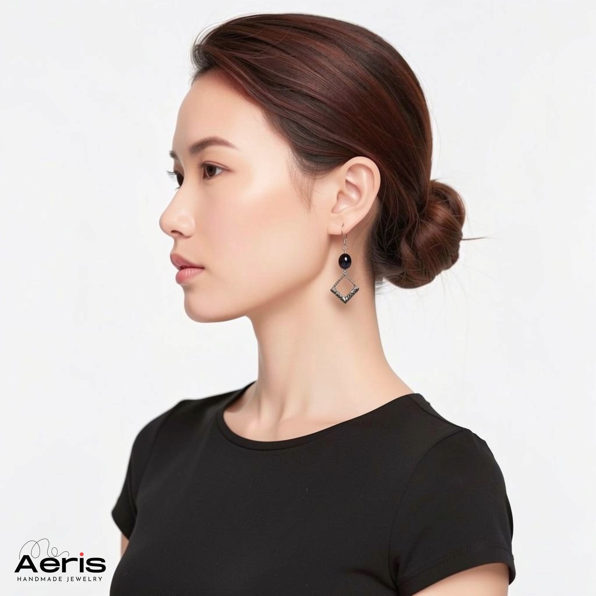 Cercei cu carlig, tip dangle, pe model