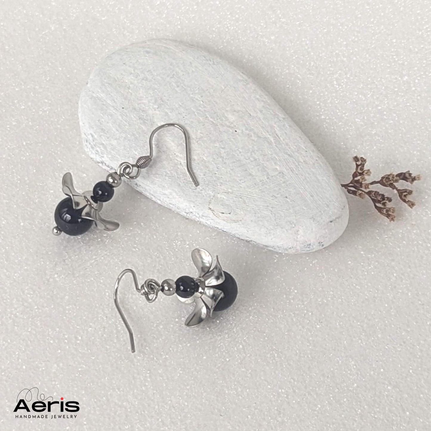 Cercei handmade cu inox si margele din onix negru