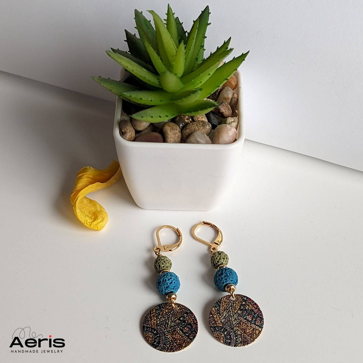 Cercei handmade multicolori cu disc cu motive etnice
