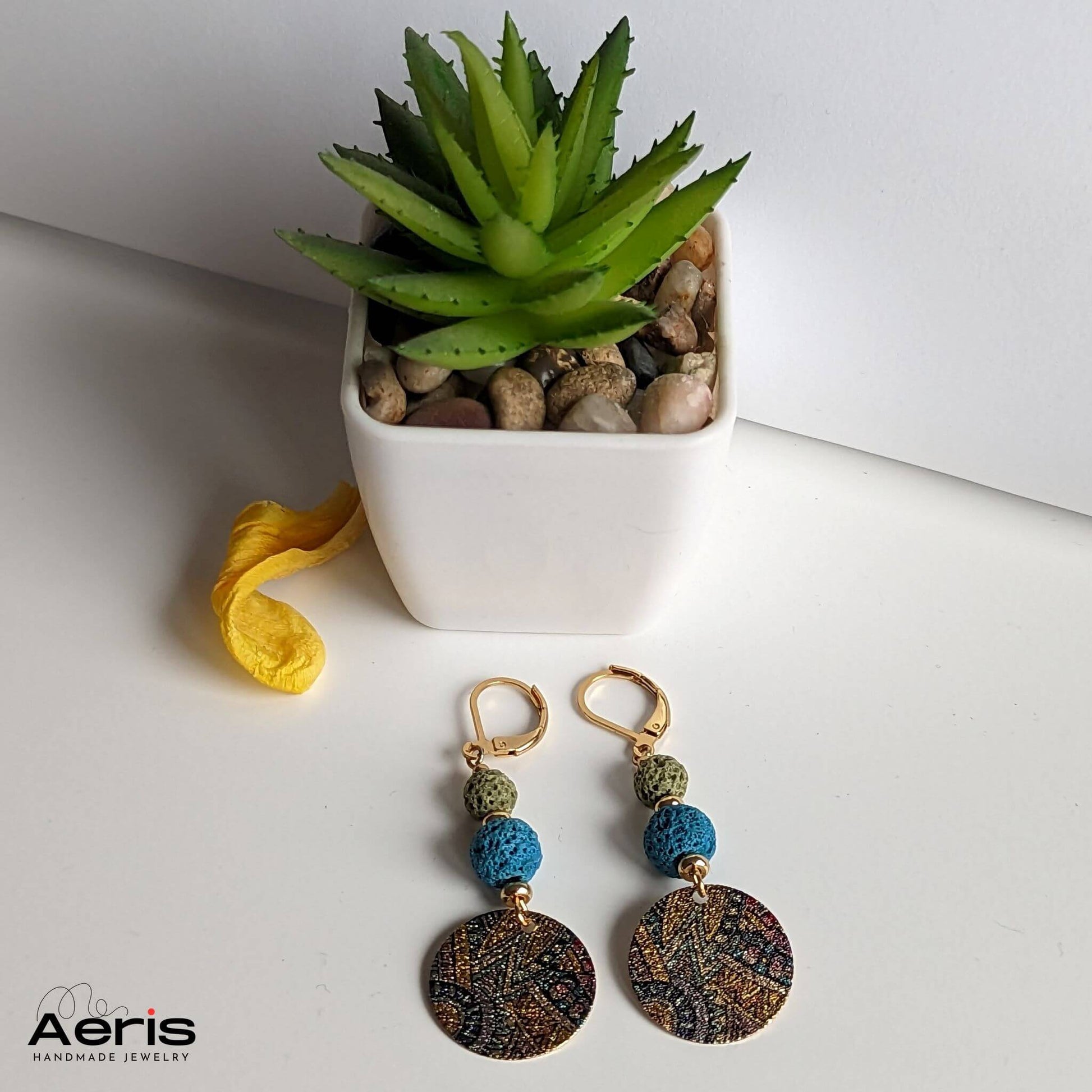 Cercei handmade multicolori cu disc cu motive etnice