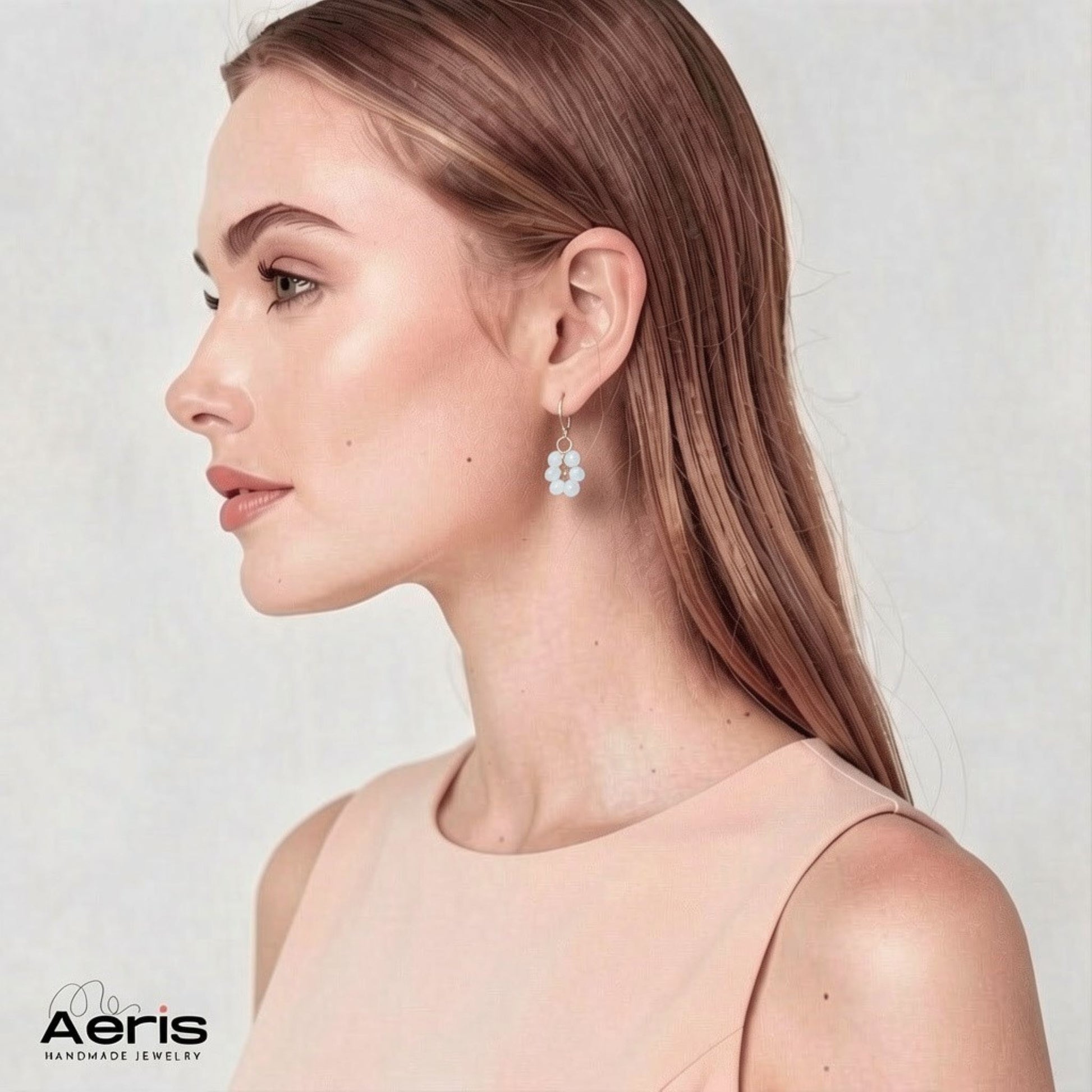 Cercei cu floricica alba din cristale, pe model