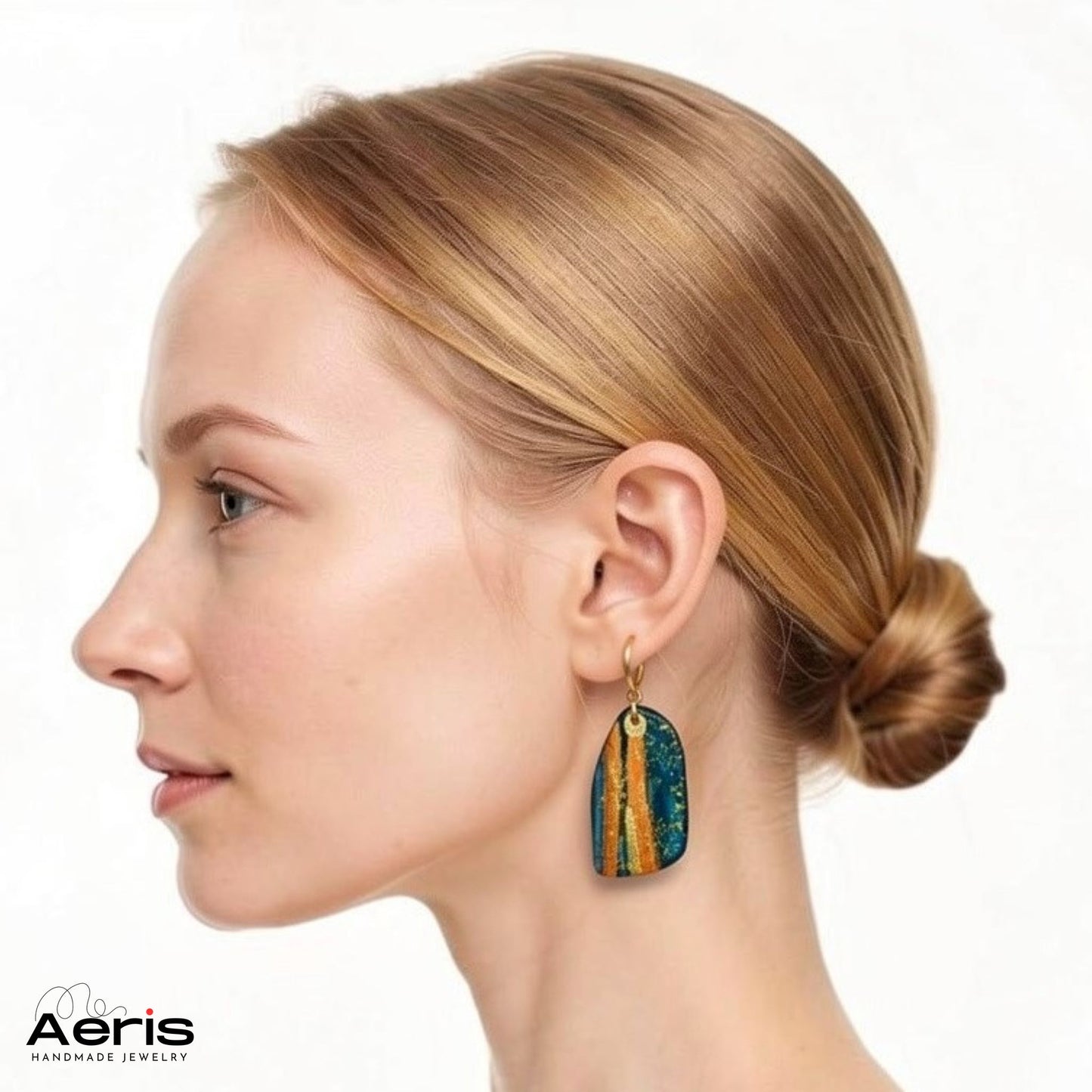 Cercei dangle supradimensionati, pe model