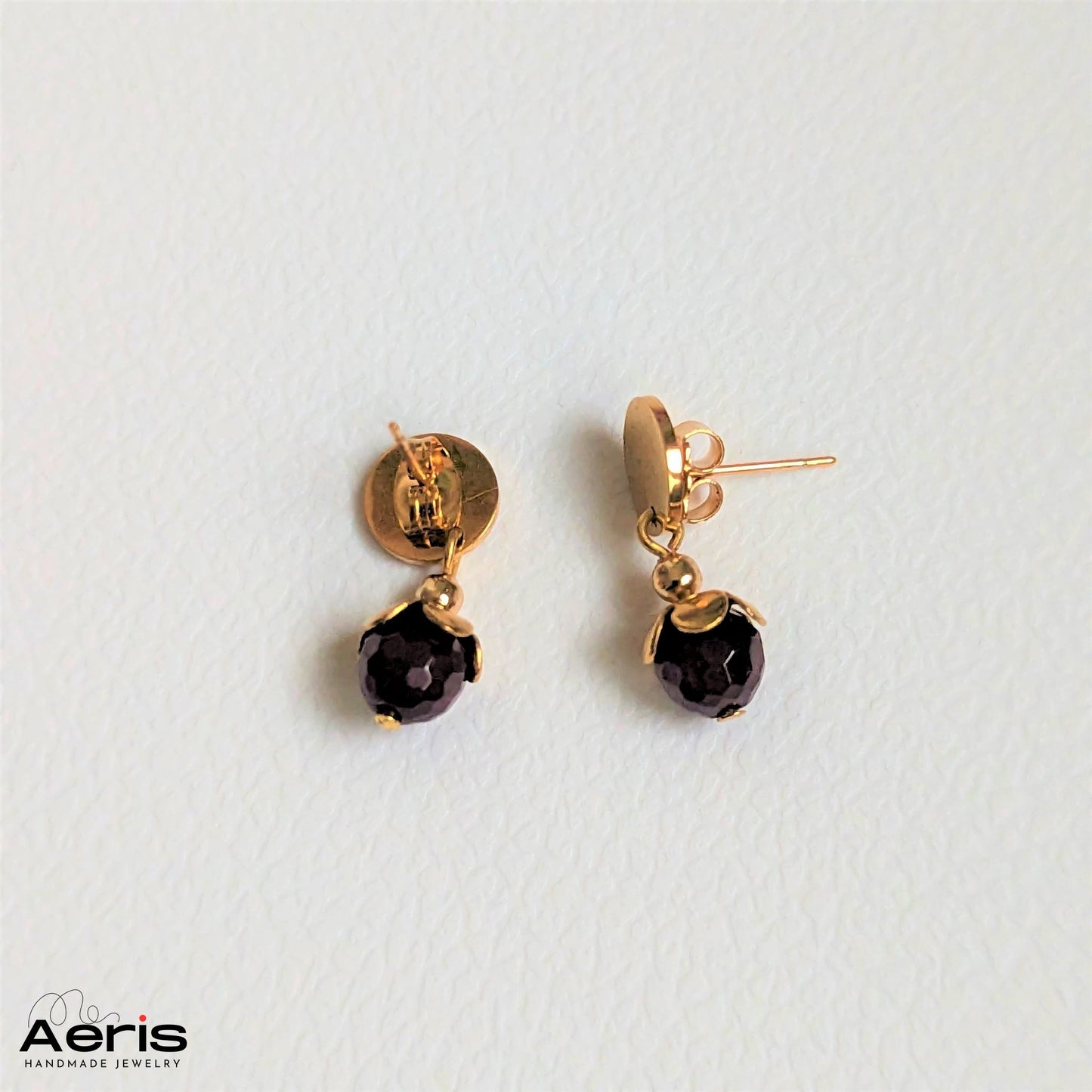 Cercei studs din inox auriu si drop din granat