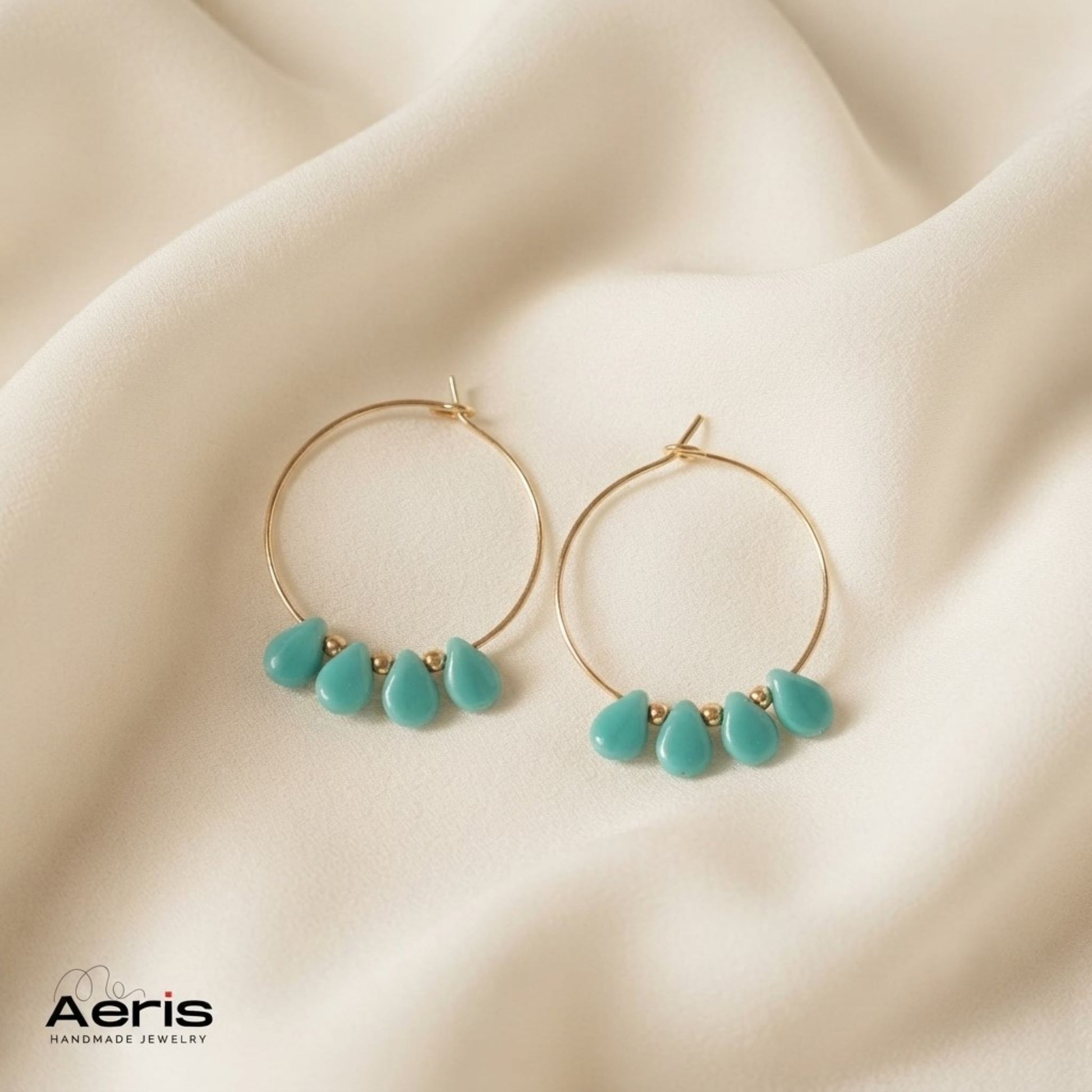 Cercei rotunzi cu margele turcoaz