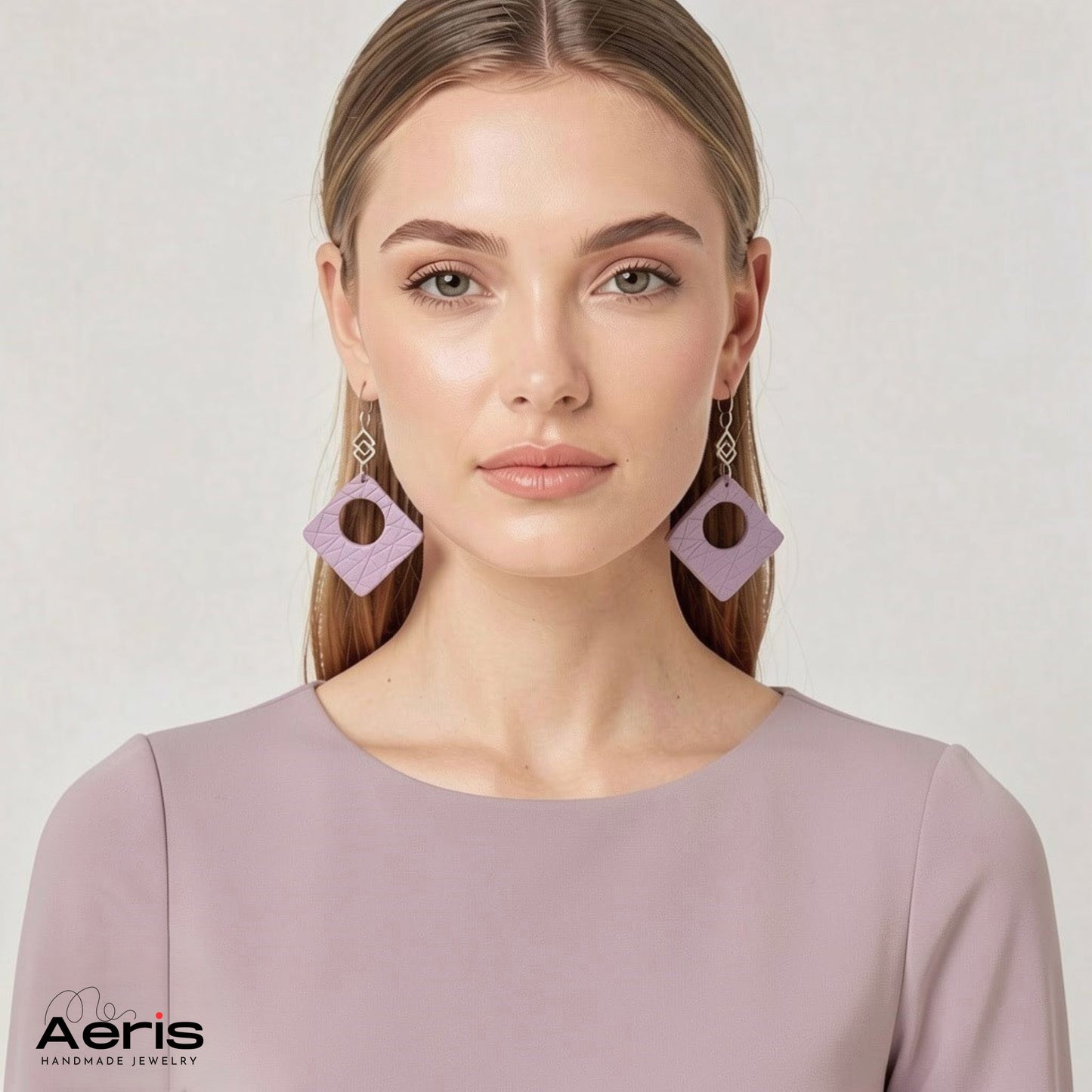 Cercei cu forme geometrice, pe model