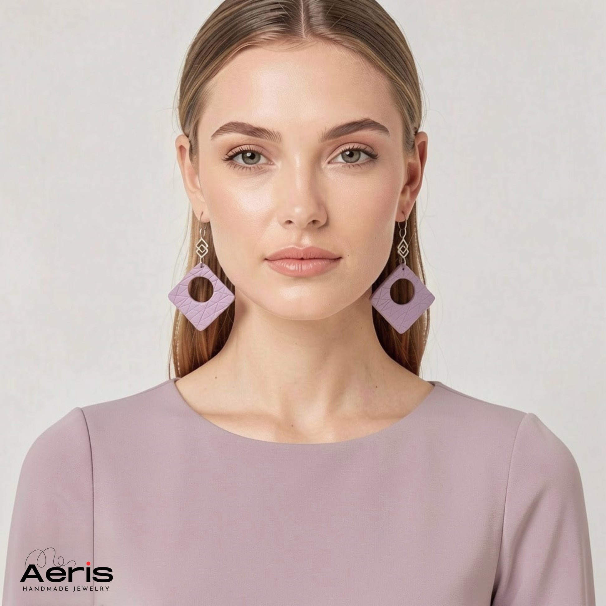 Cercei cu forme geometrice, pe model