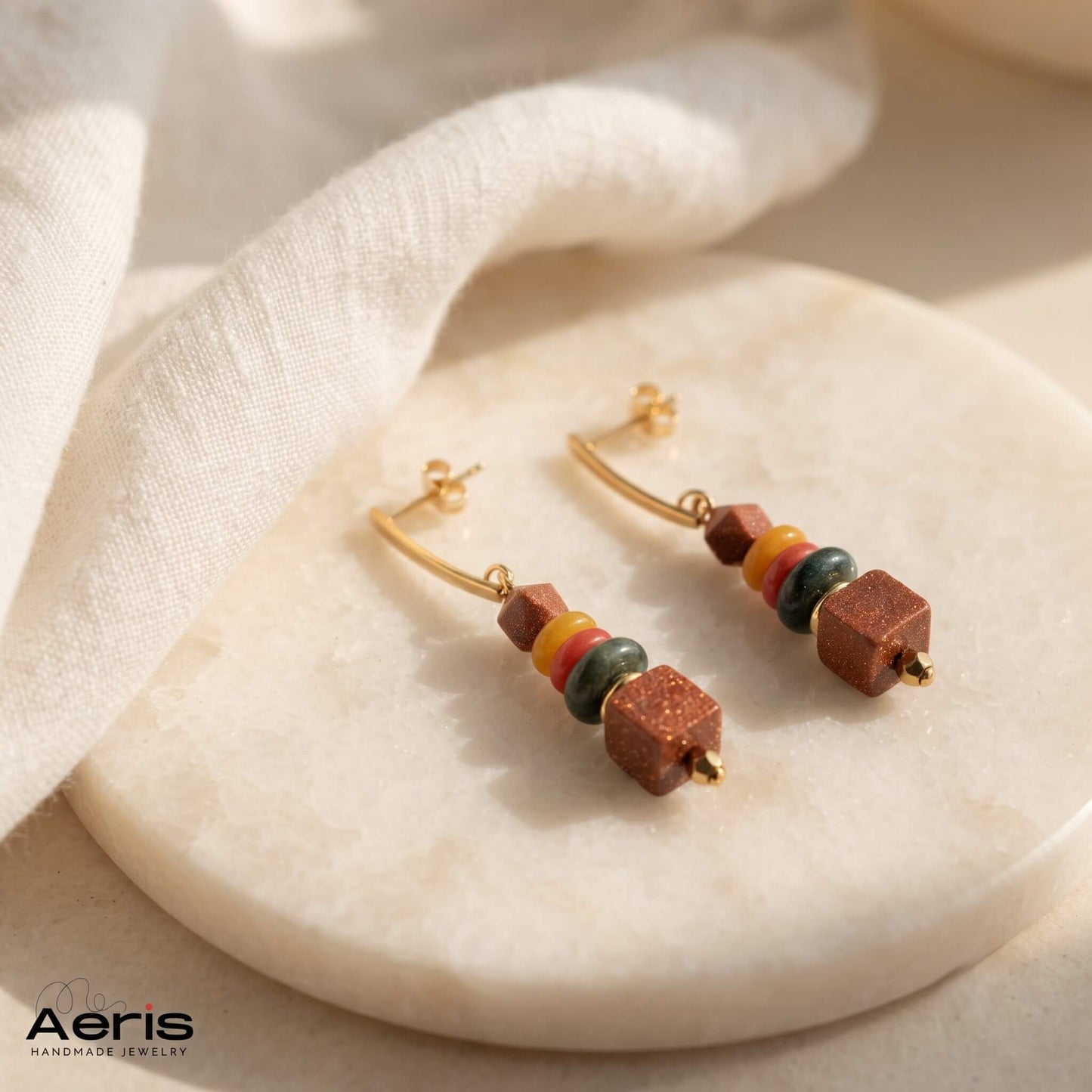 Cercei handmade multicolori cu accesorii din inox auriu