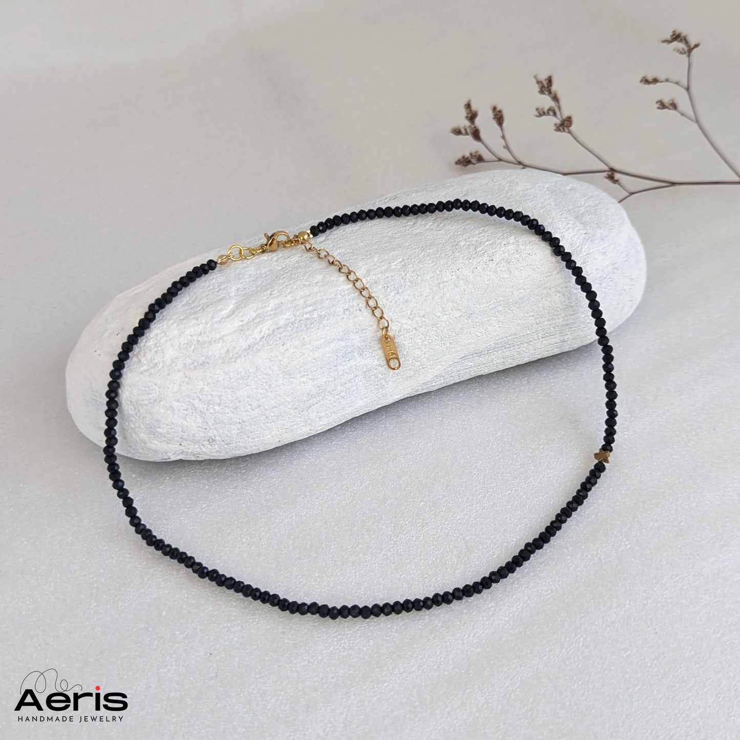 Chocker cu cristale si steluta aurie hematit