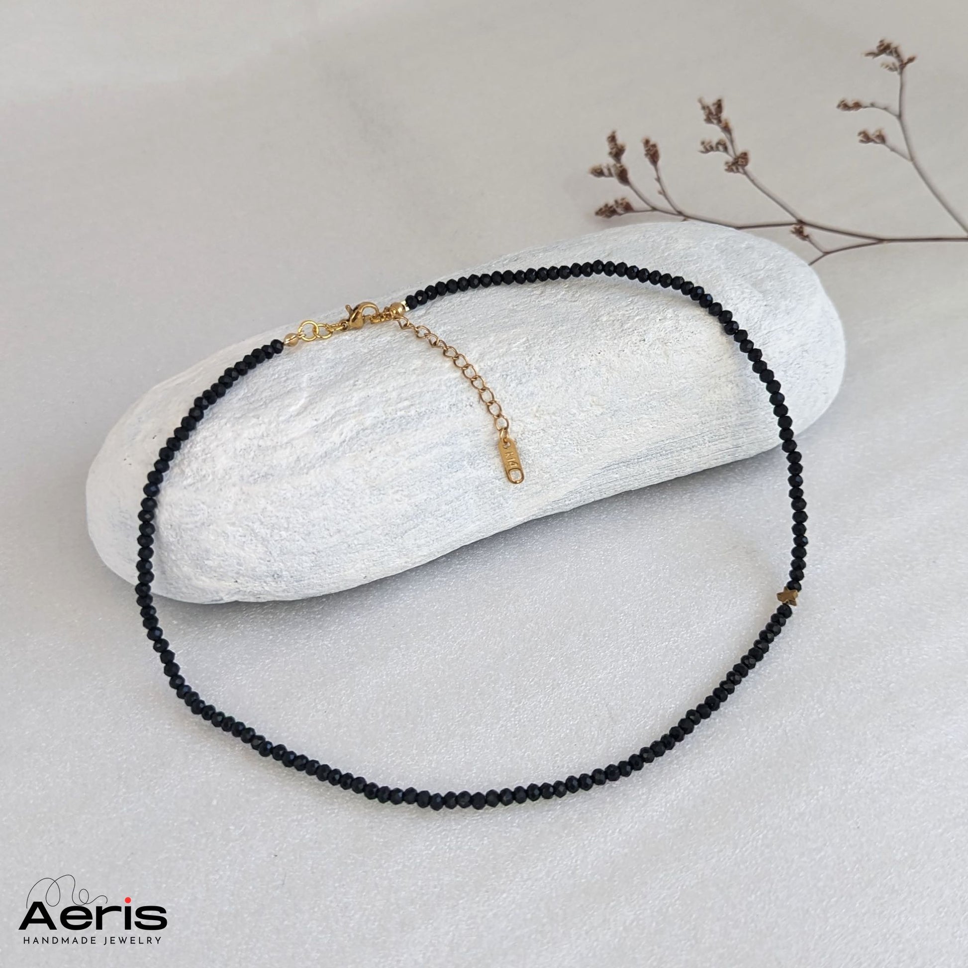 Chocker cu cristale si steluta aurie hematit
