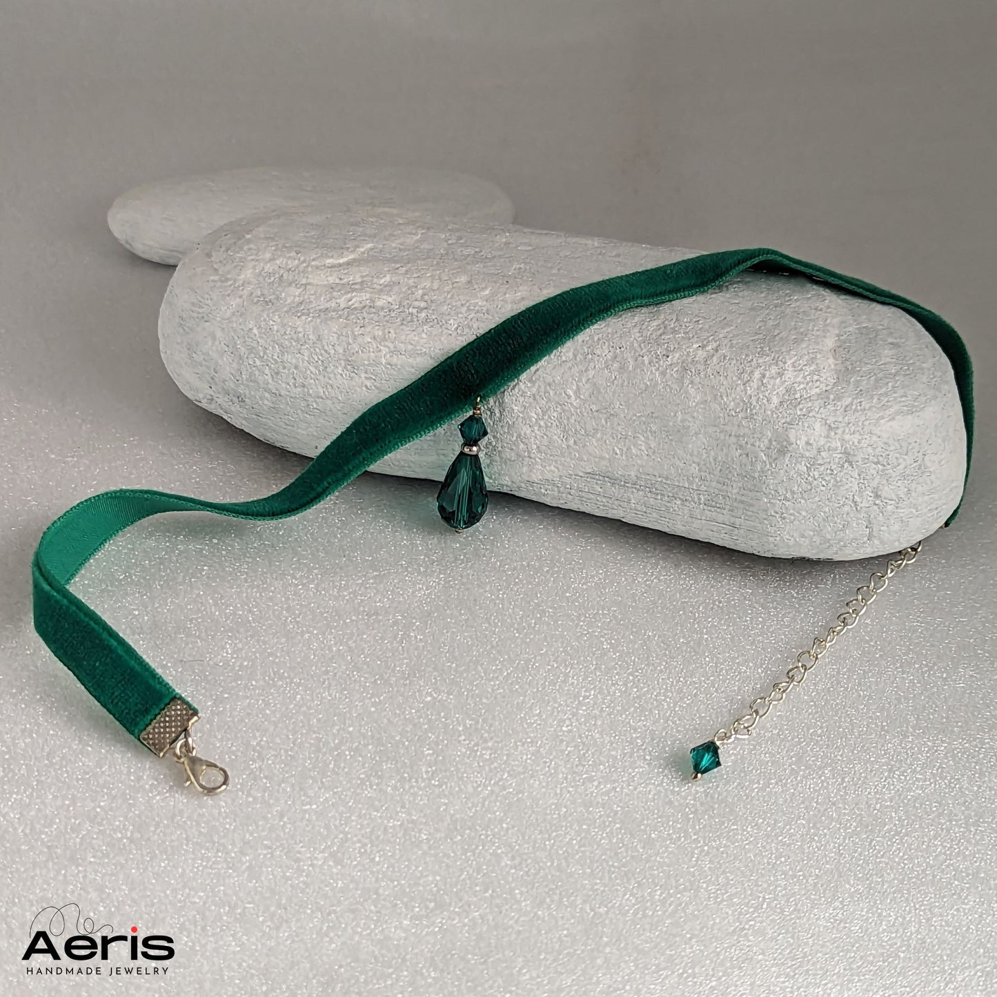 Choker din catifea verde