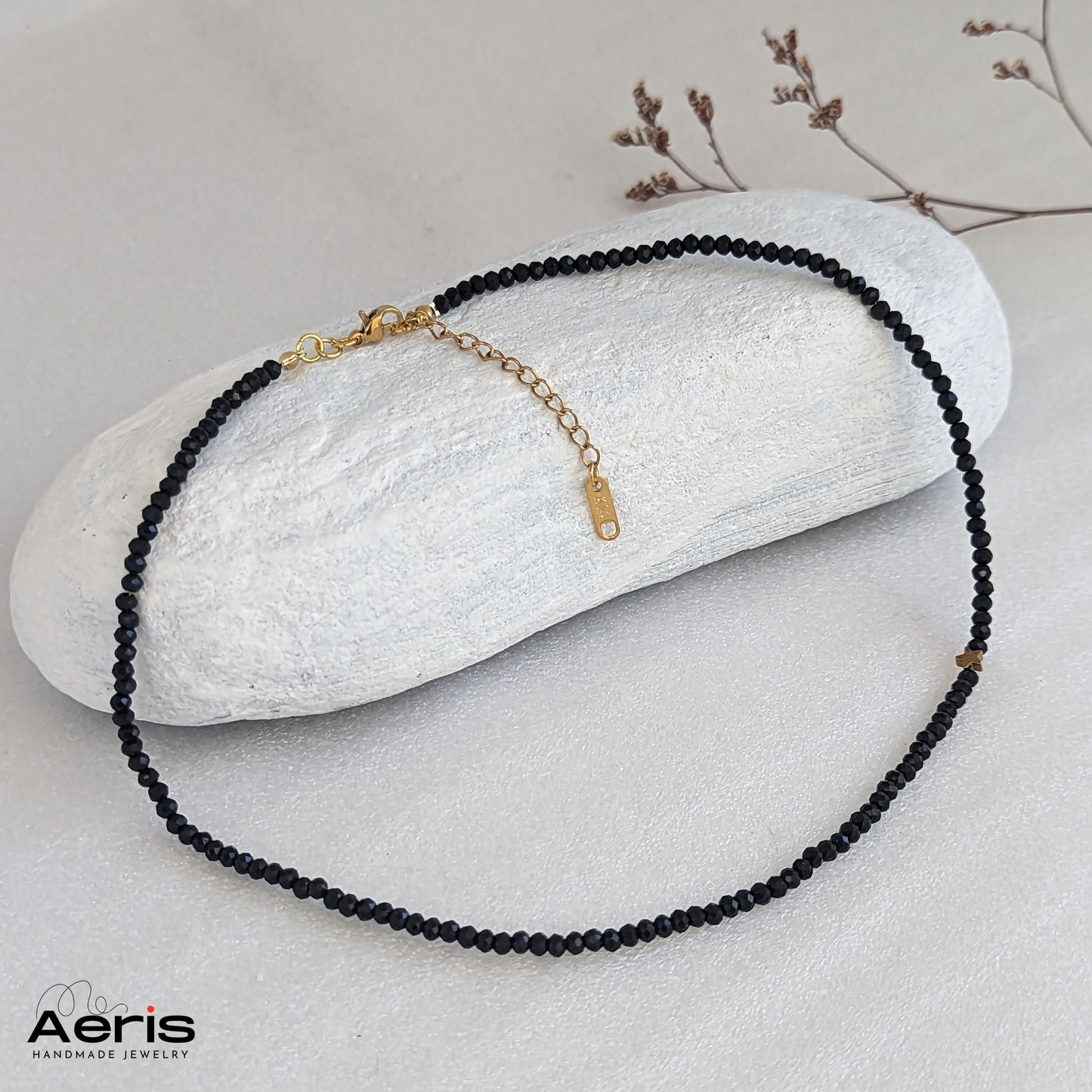 Colier handmade la baza gatului