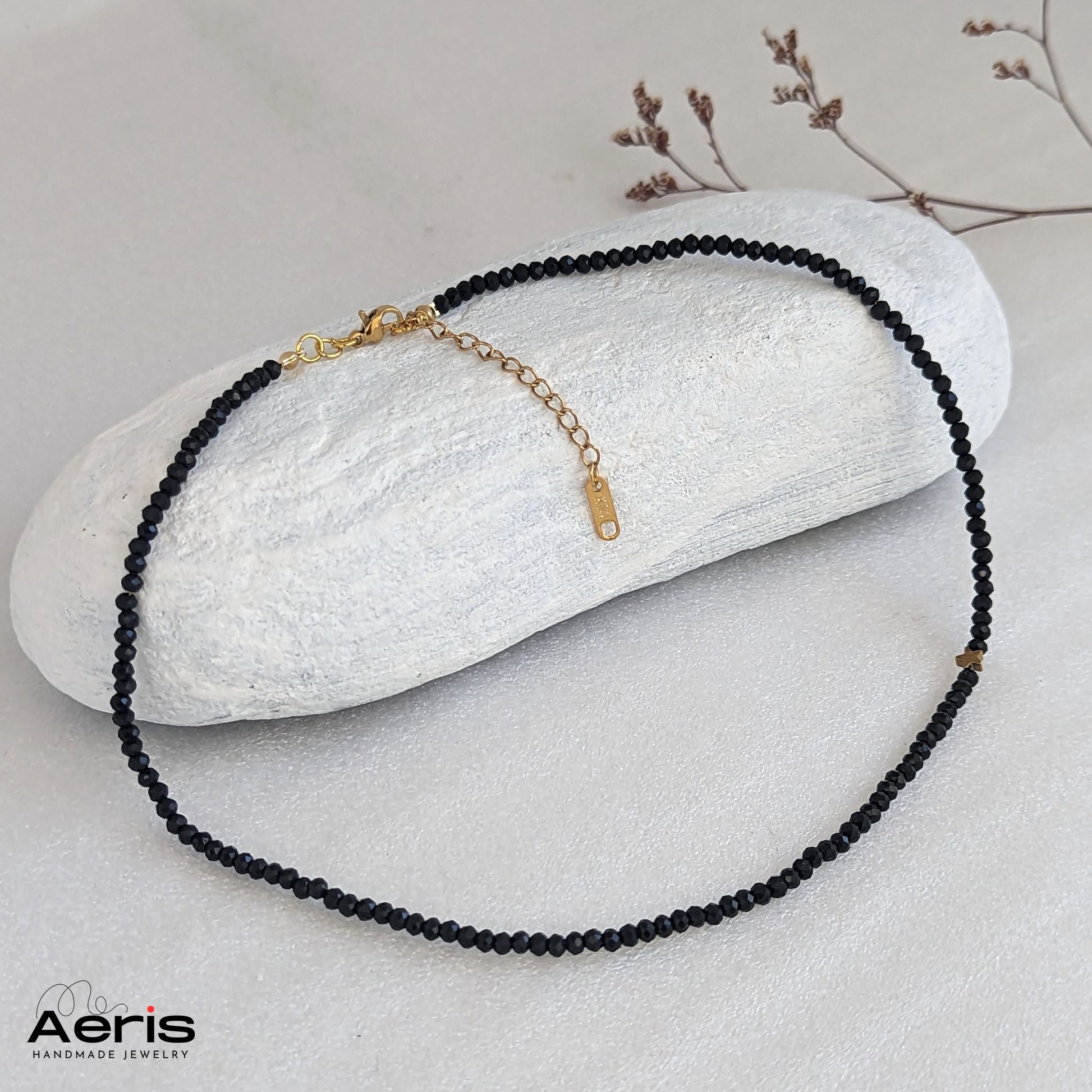 Colier handmade la baza gatului