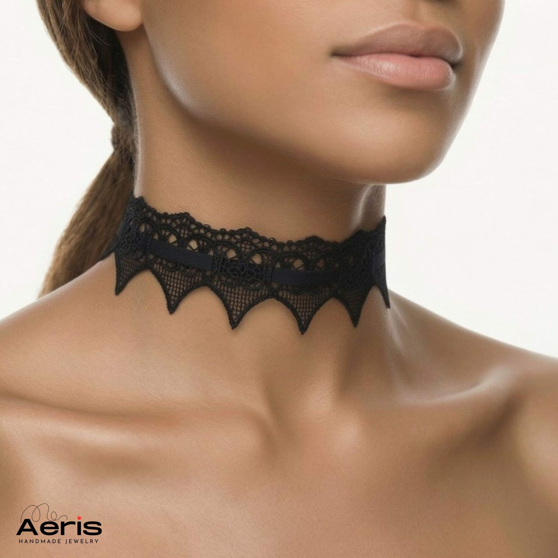 Choker handmade negru, pe model