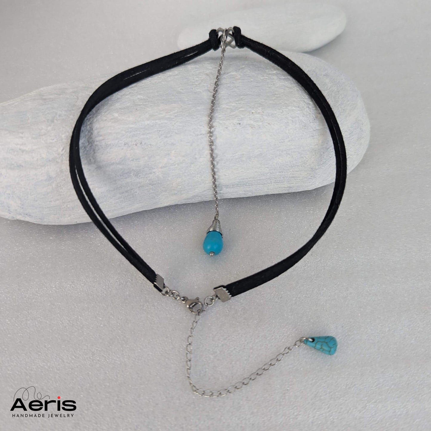 Choker negru din imitatie piele intoarsa cu accesorii din inox