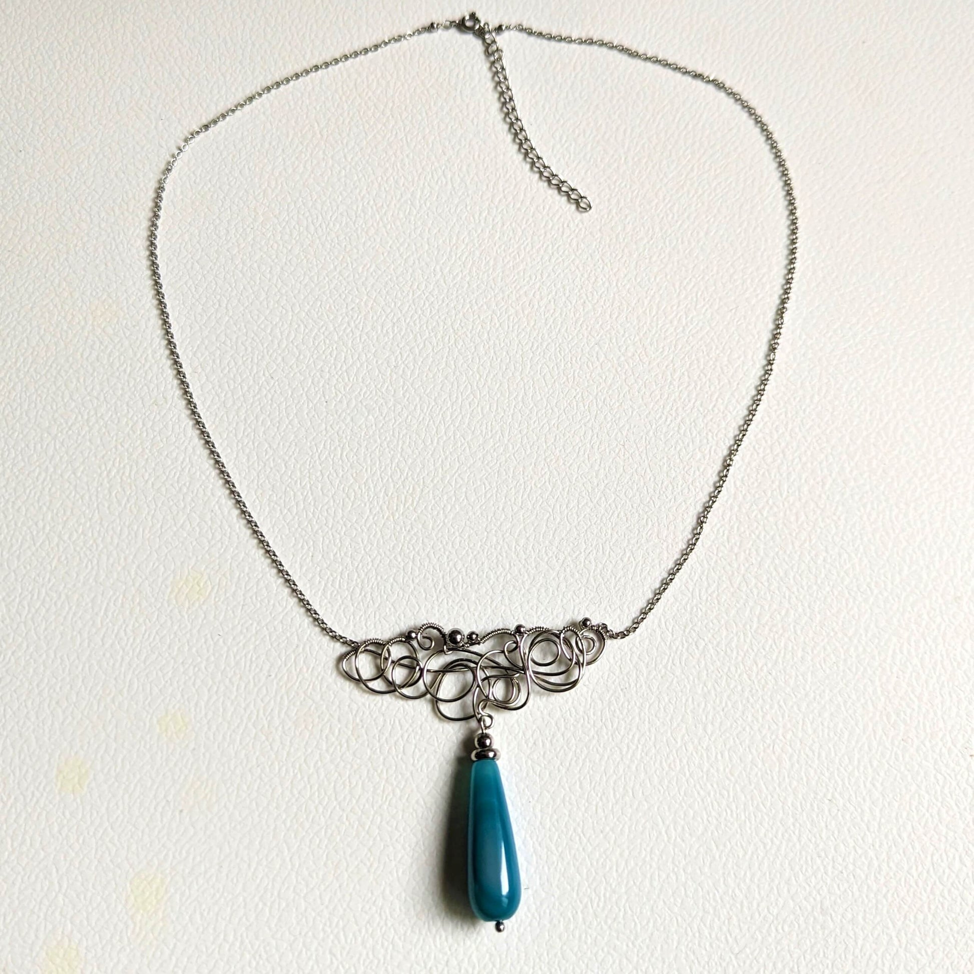 Colier handmade cu agata picatura albastra, vedere de ansamblu
