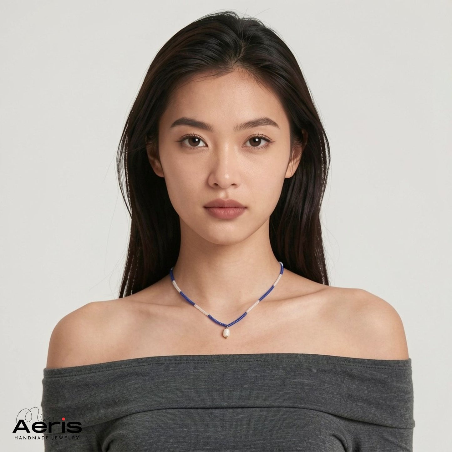 Choker elegant cu perluta, pe model