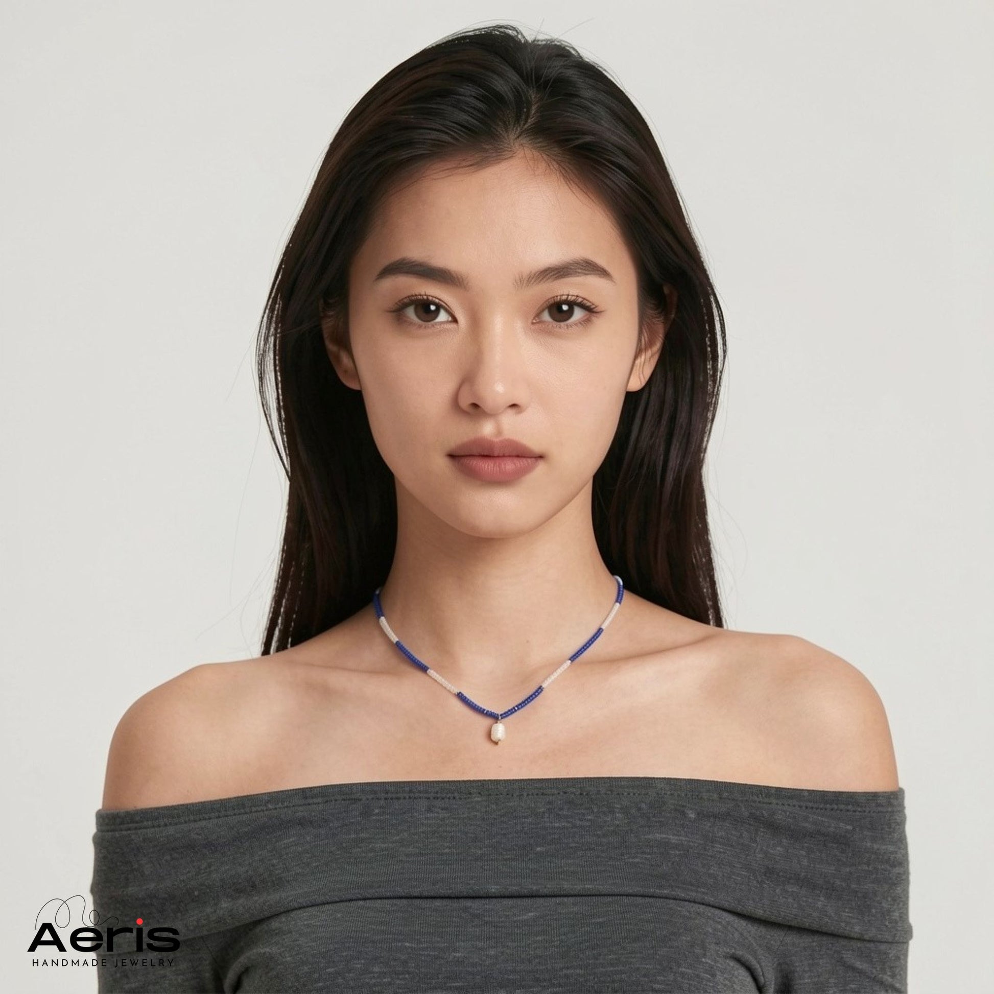 Choker elegant cu perluta, pe model