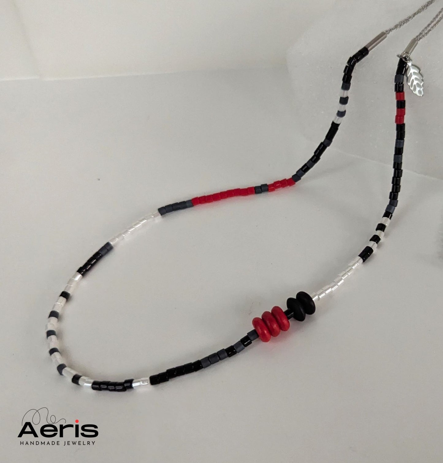 Colier handmade multicolor detaliu