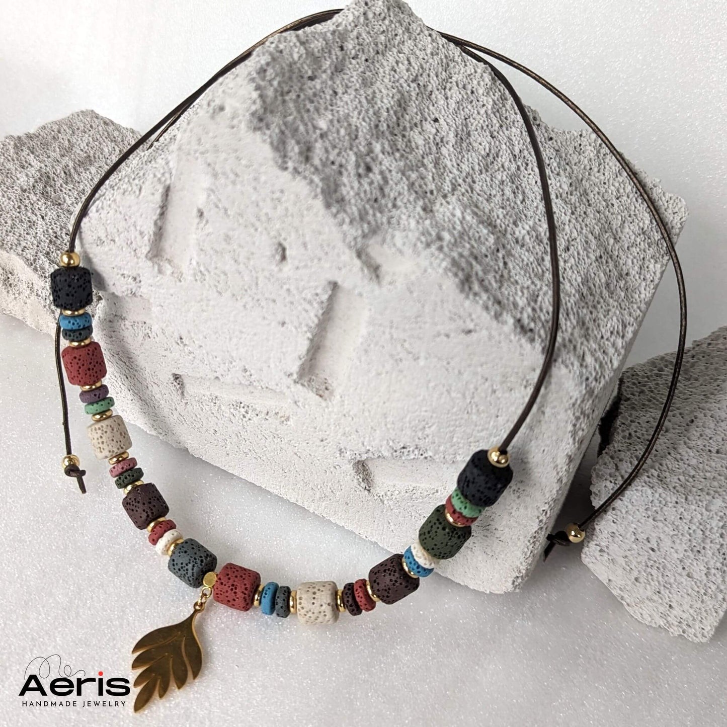 Colier tribal multicolor cu lava vulcanica