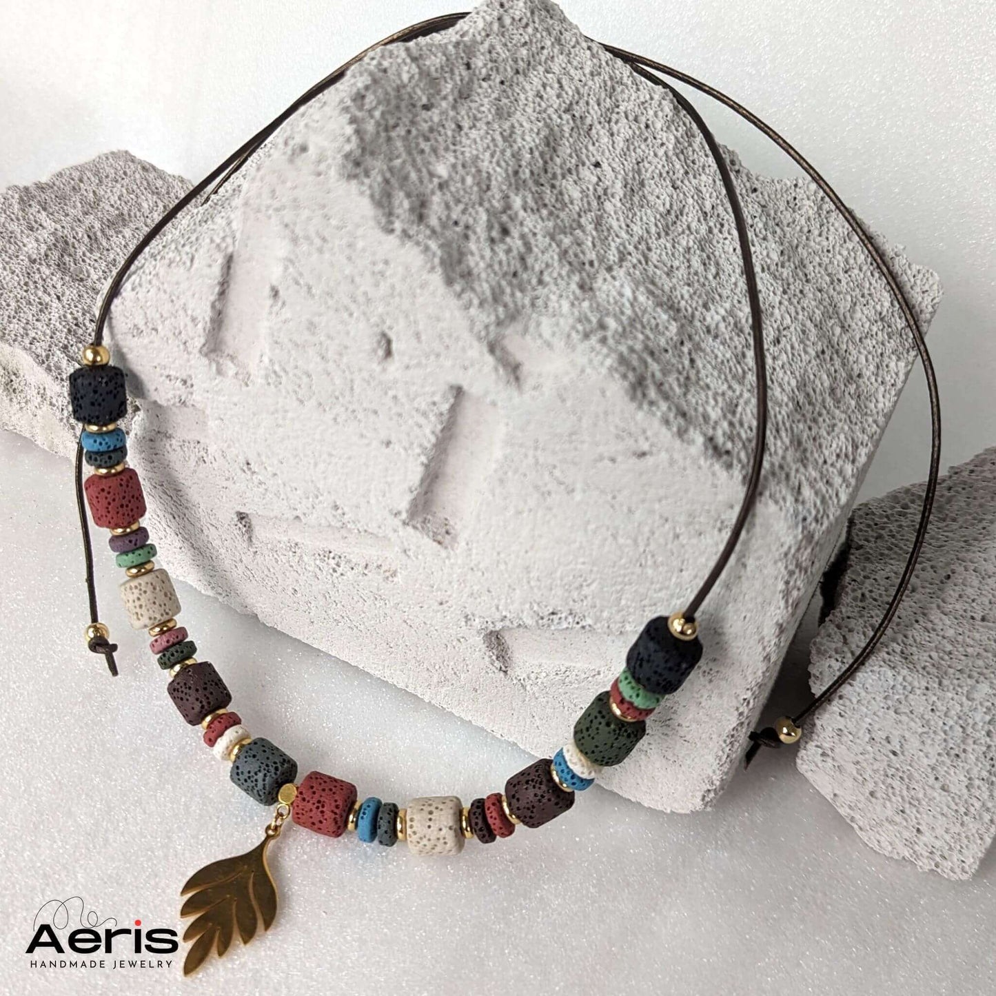Colier tribal multicolor cu lava vulcanica