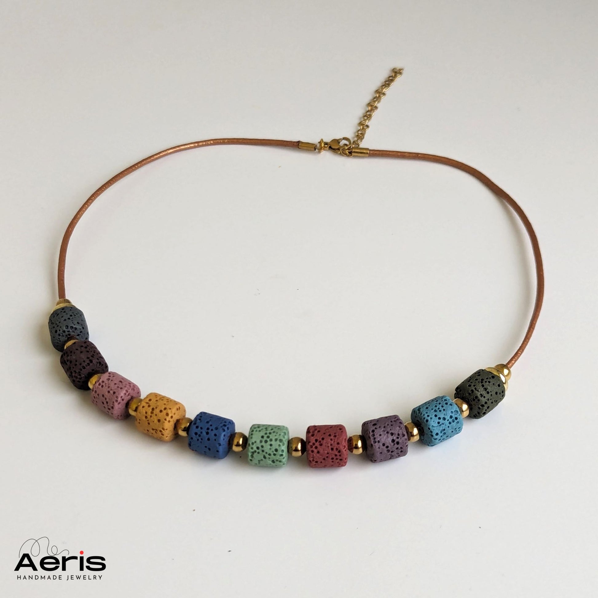 Colier multicolor cu lava vulcanica