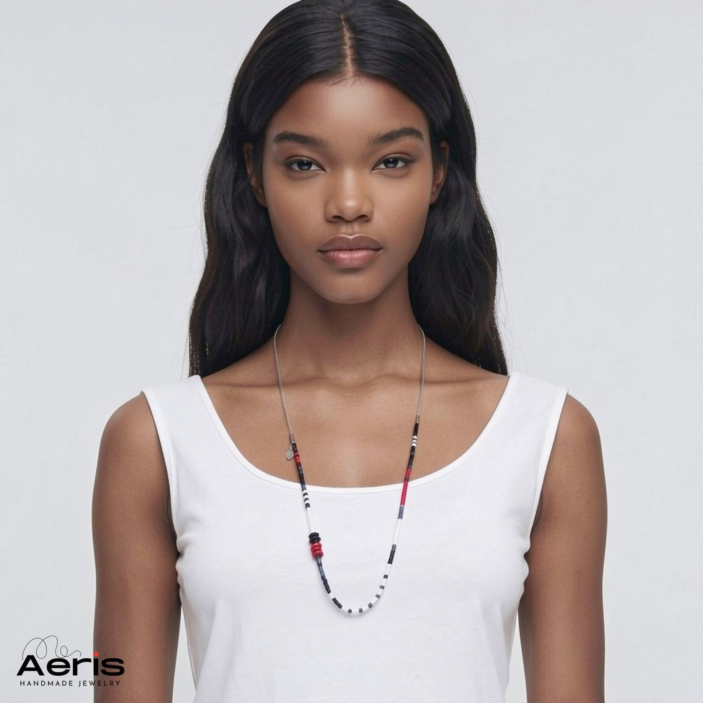 Colier cu margele Miyuki Delica si howlit pe model