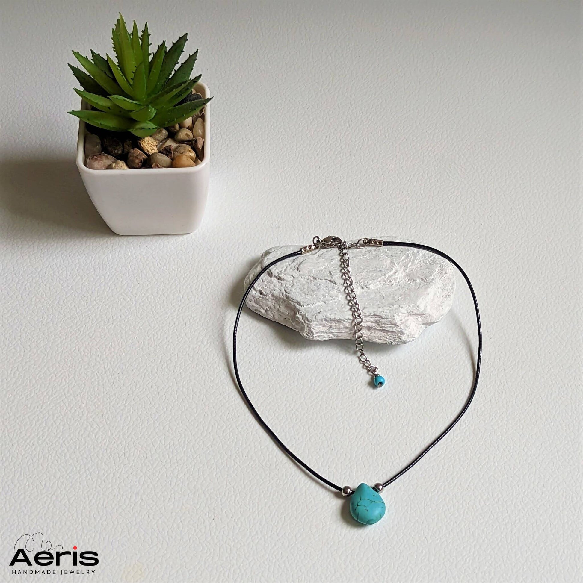 Choker din snur cerat negru, design minimalist