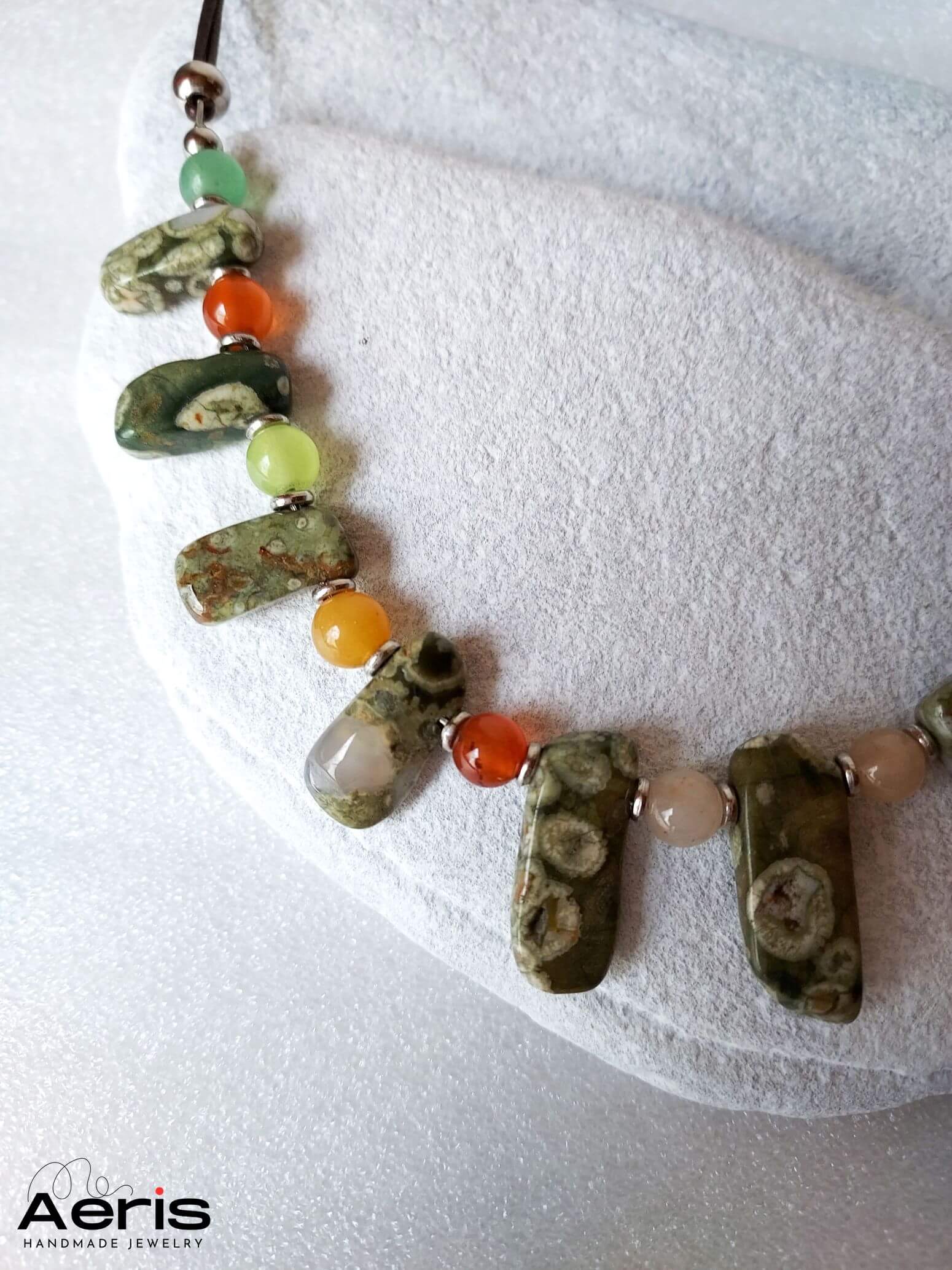 Colier handmade din pietre naturale, detaliu