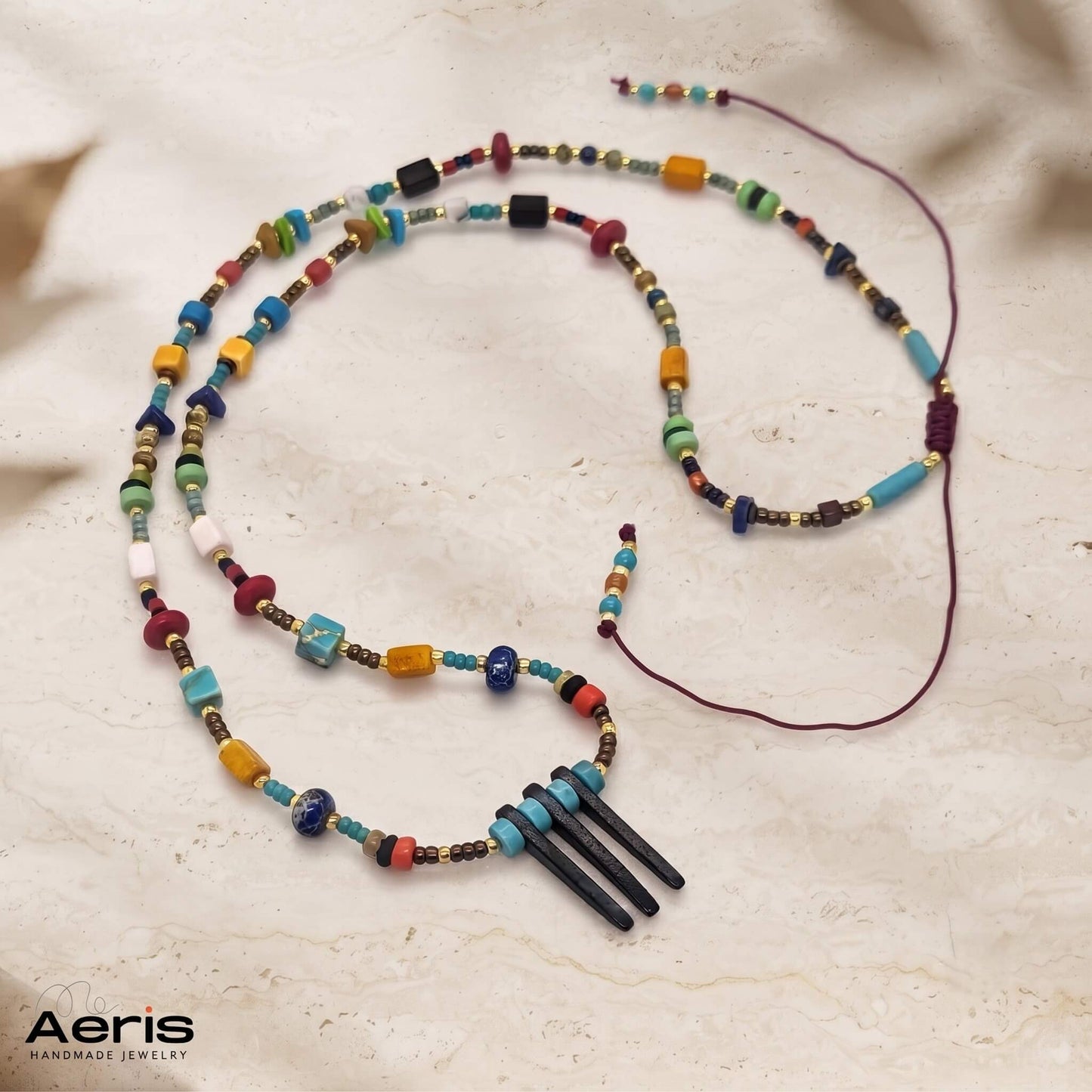 Colier handmade pe snur, cu margele de forme si culori diferite