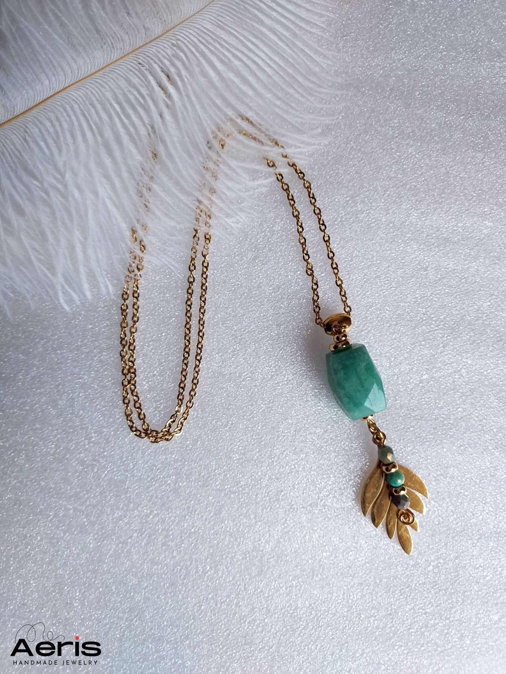 Bijuterie eleganta cu piatra naturala si cristale