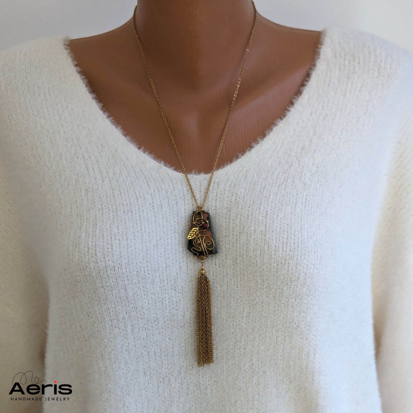 Pandantiv realizat manual cu unakit si inox auriu