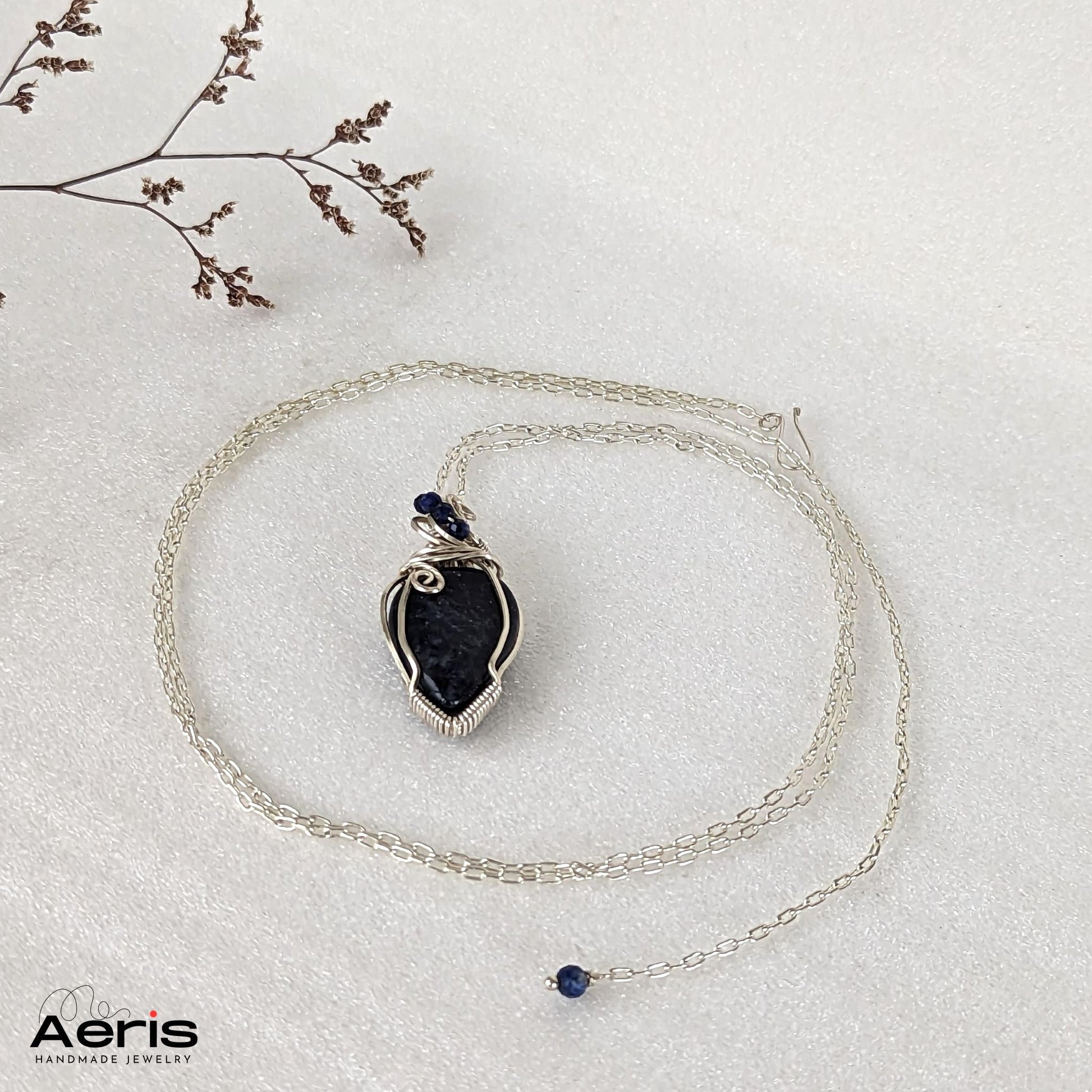 pandantiv wire wrapping cu lapis lazuli