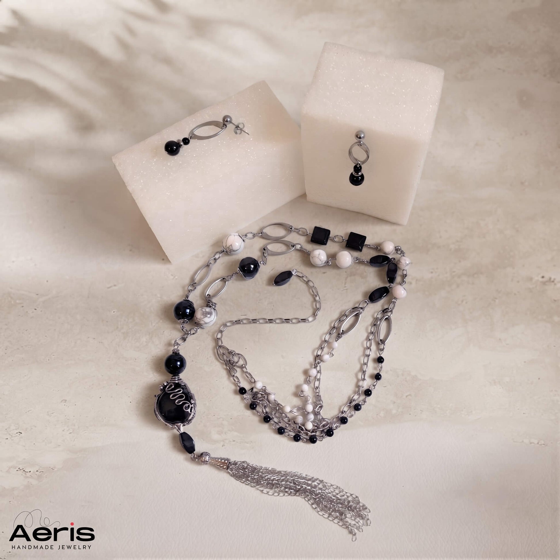 Set handmade format din colier si cercei cu onix, howlit si inox